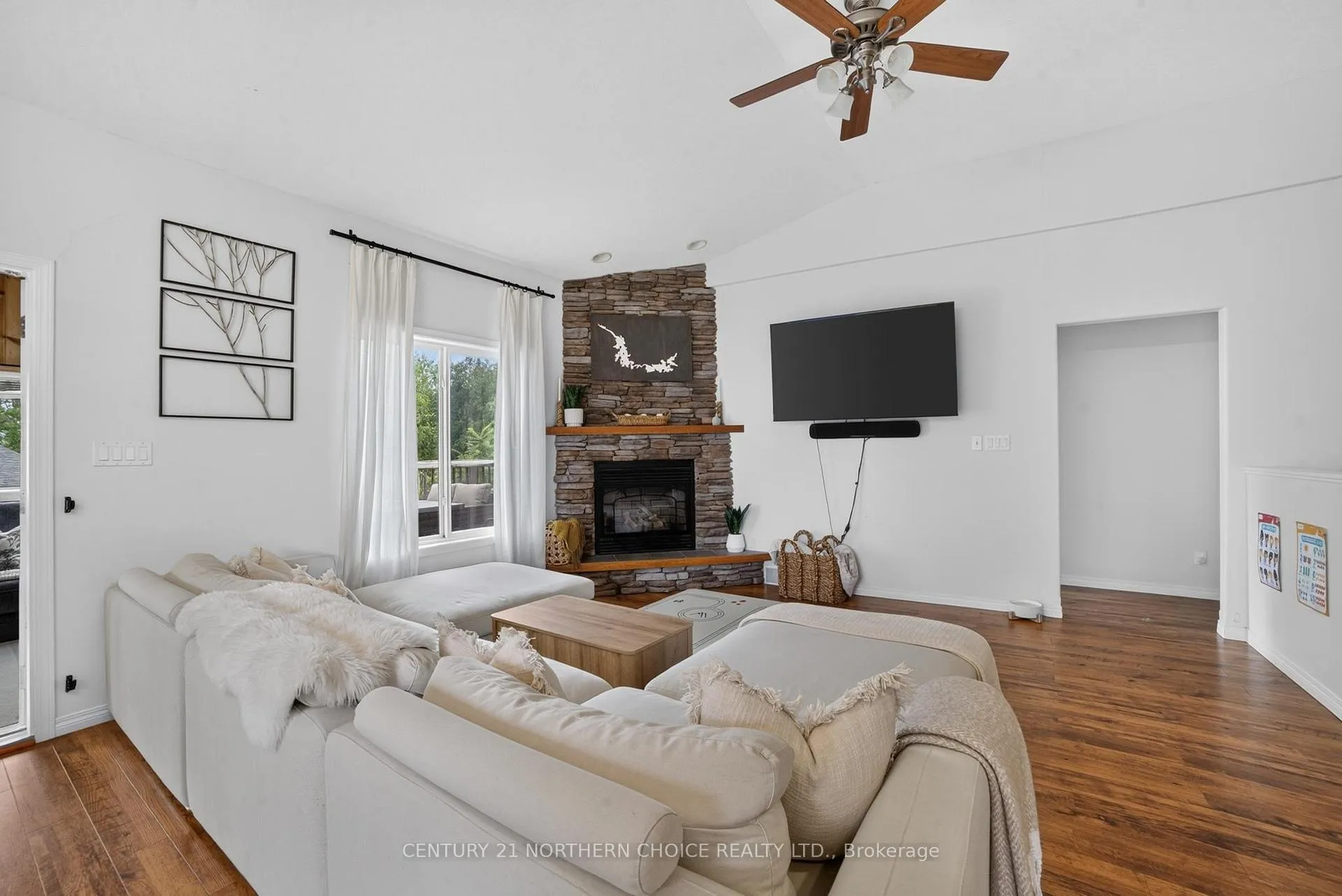 Photo 6 of 1221 River Drive, Kenora, Lakeside — HOMEH