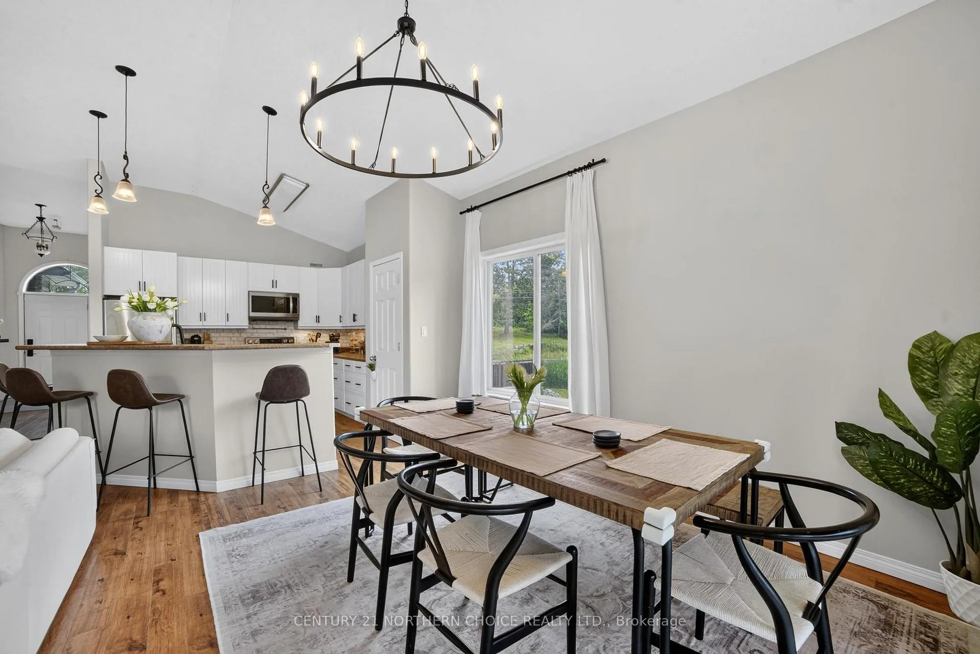 Photo 8 of 1221 River Drive, Kenora, Lakeside — HOMEH