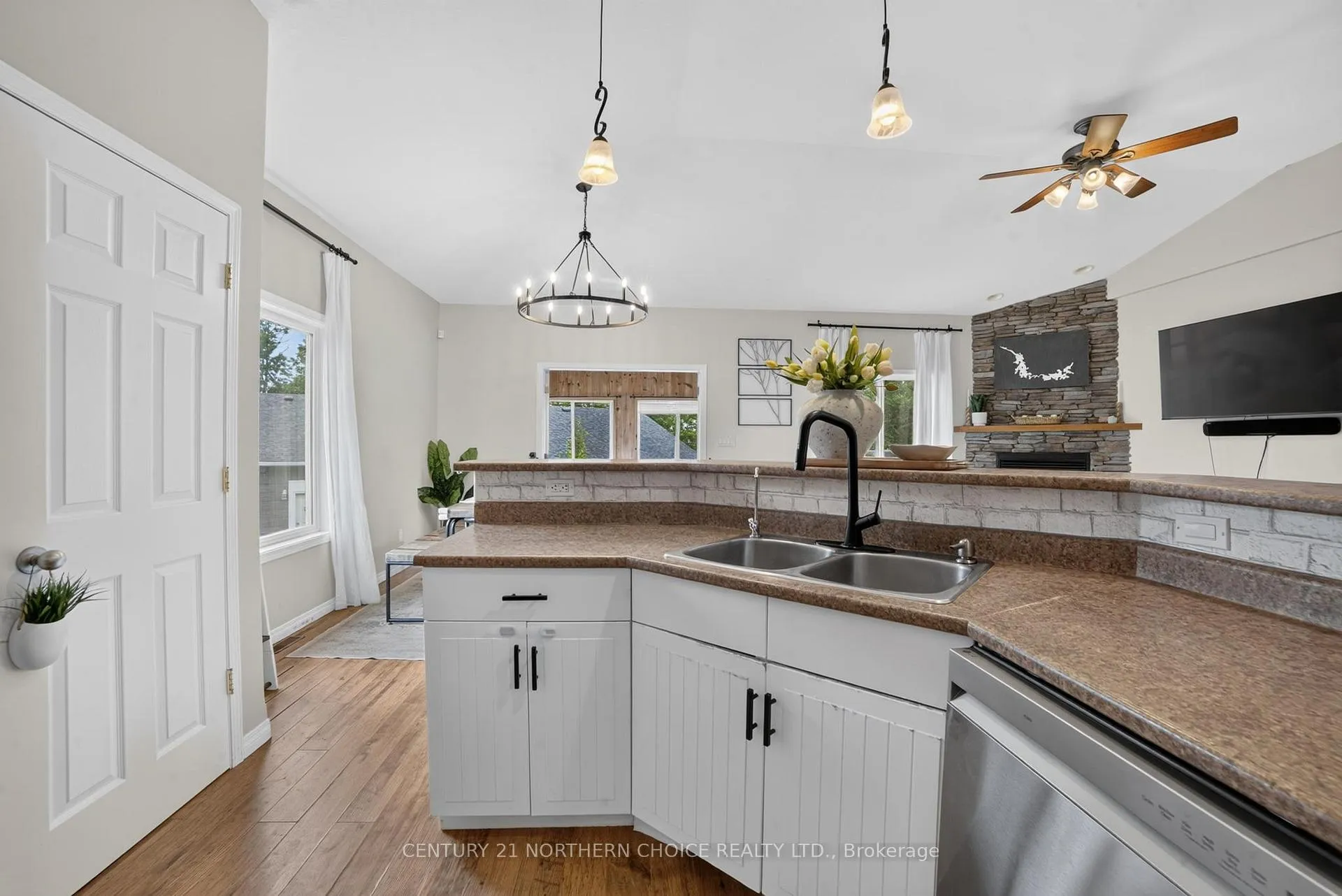 Photo 9 of 1221 River Drive, Kenora, Lakeside — HOMEH