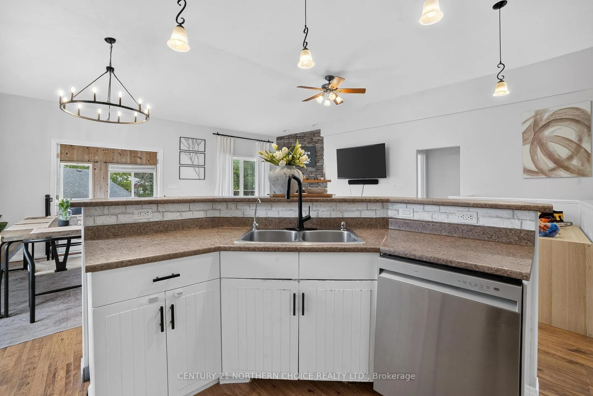 Photo 10 of 1221 River Drive, Kenora, Lakeside — HOMEH