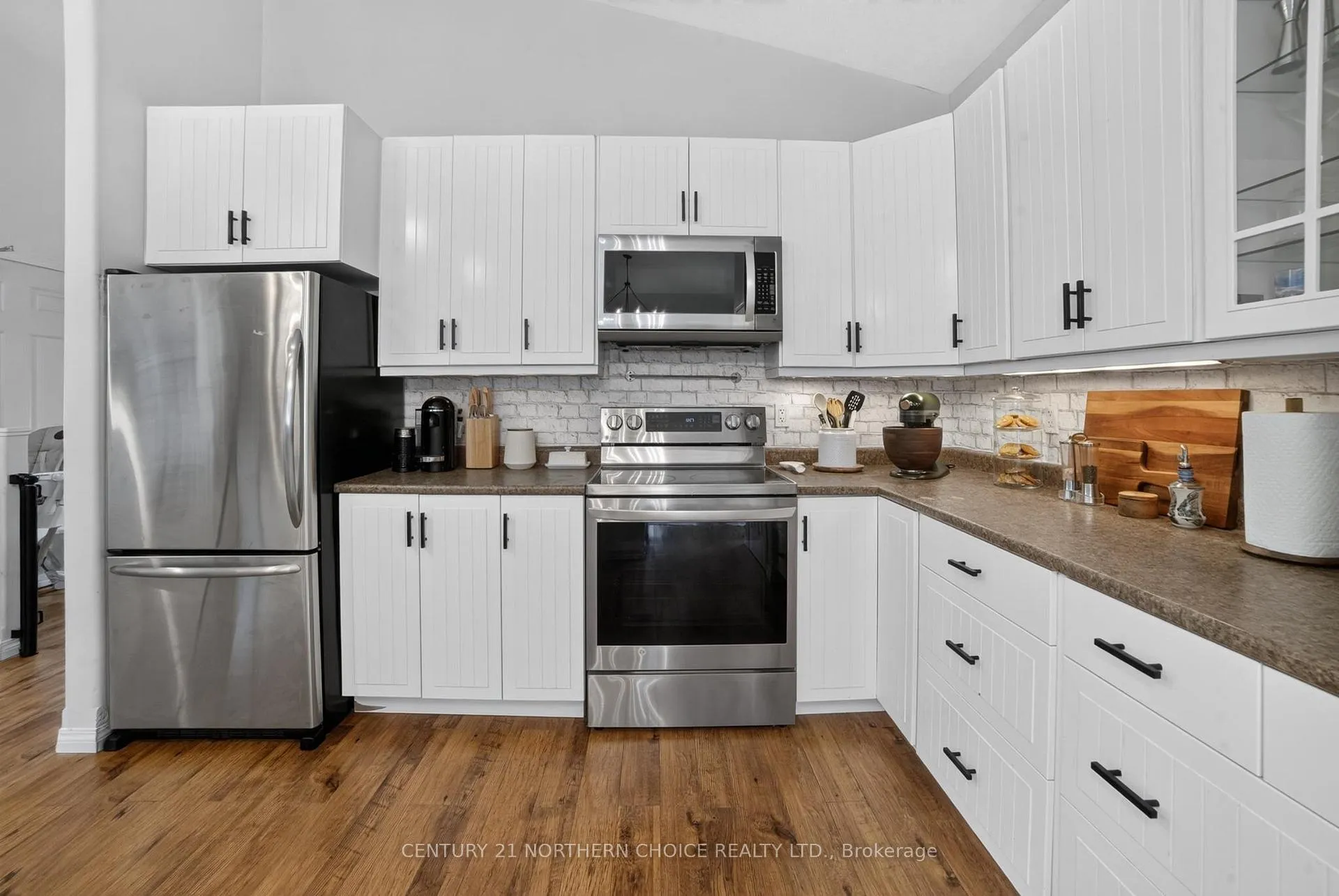 Photo 11 of 1221 River Drive, Kenora, Lakeside — HOMEH