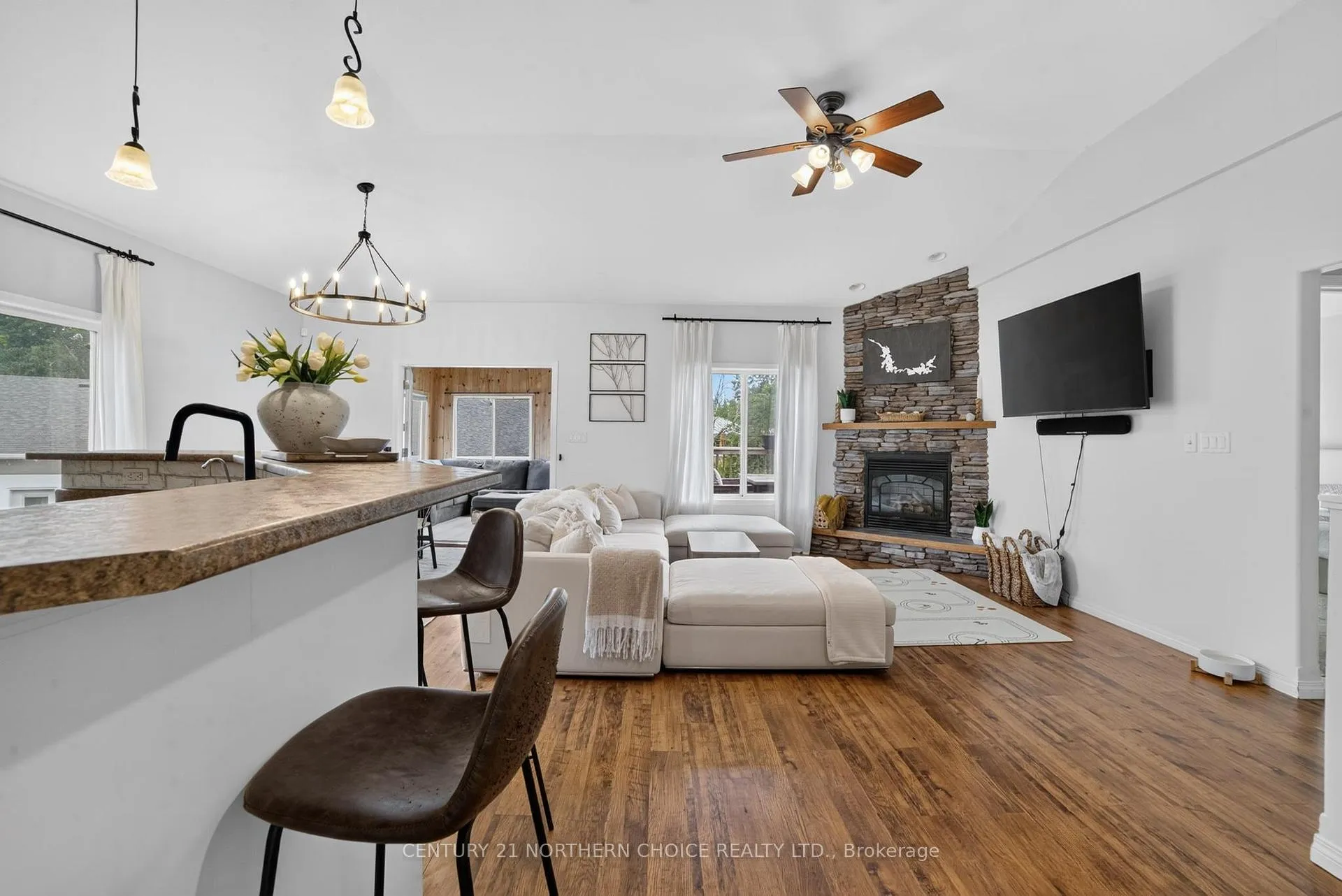 Photo 12 of 1221 River Drive, Kenora, Lakeside — HOMEH