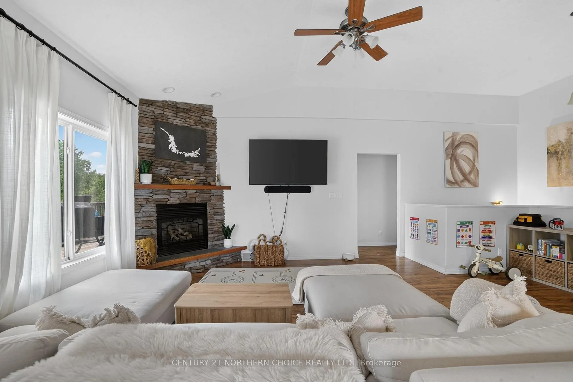 Photo 22 of 1221 River Drive, Kenora, Lakeside — HOMEH