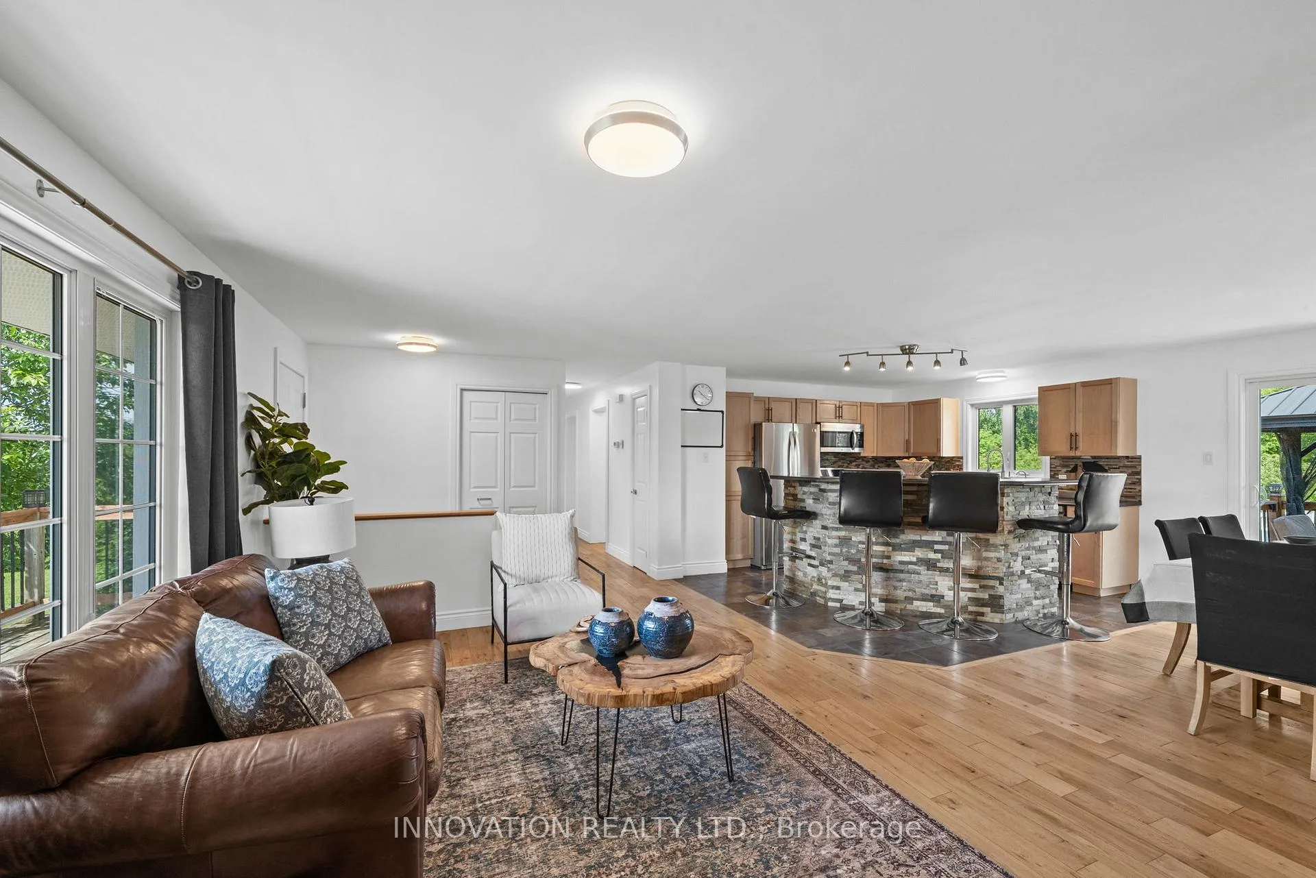 Photo 8 of 4044 Calbrent Way, Ottawa, Vernon — HOMEH