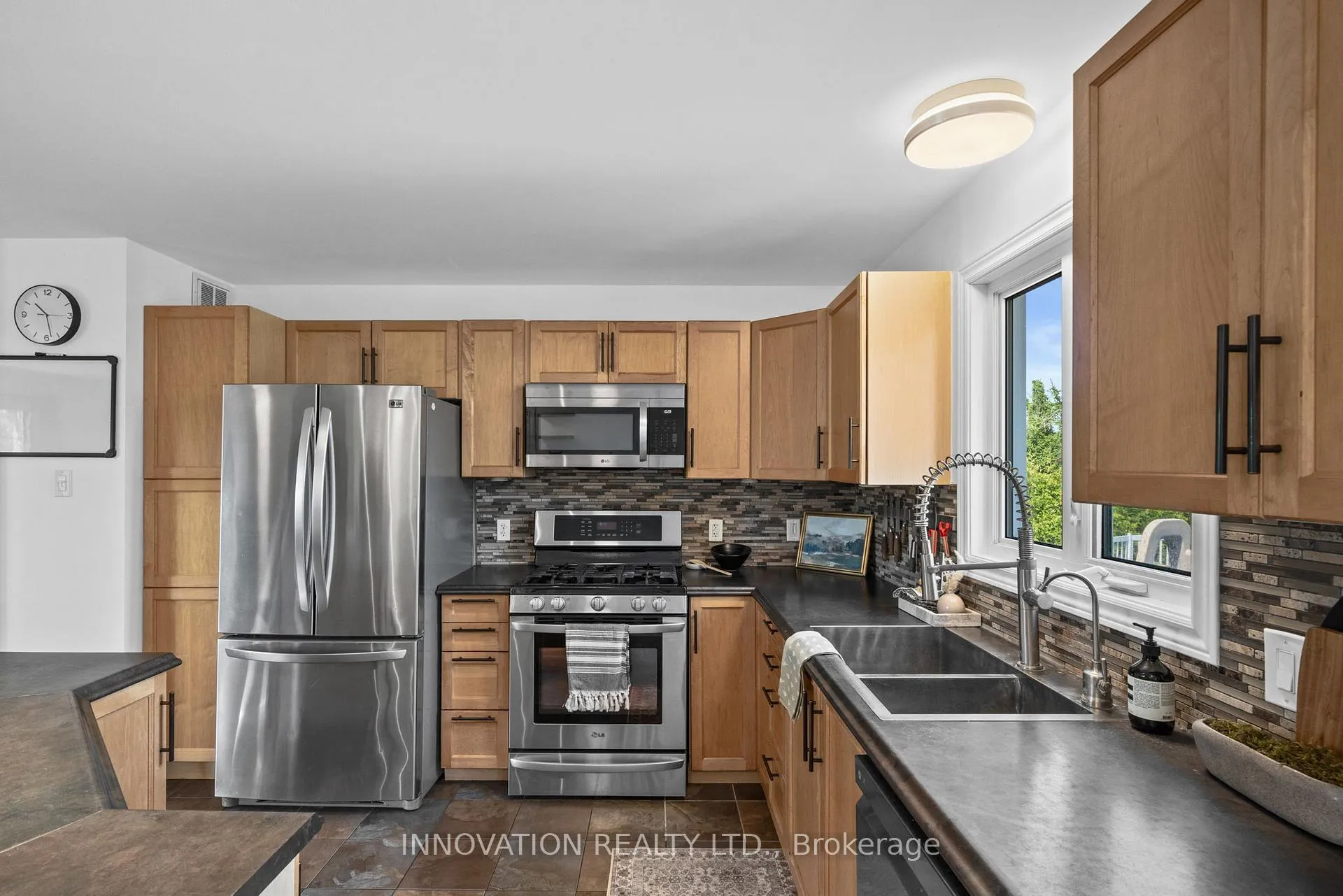 Photo 12 of 4044 Calbrent Way, Ottawa, Vernon — HOMEH