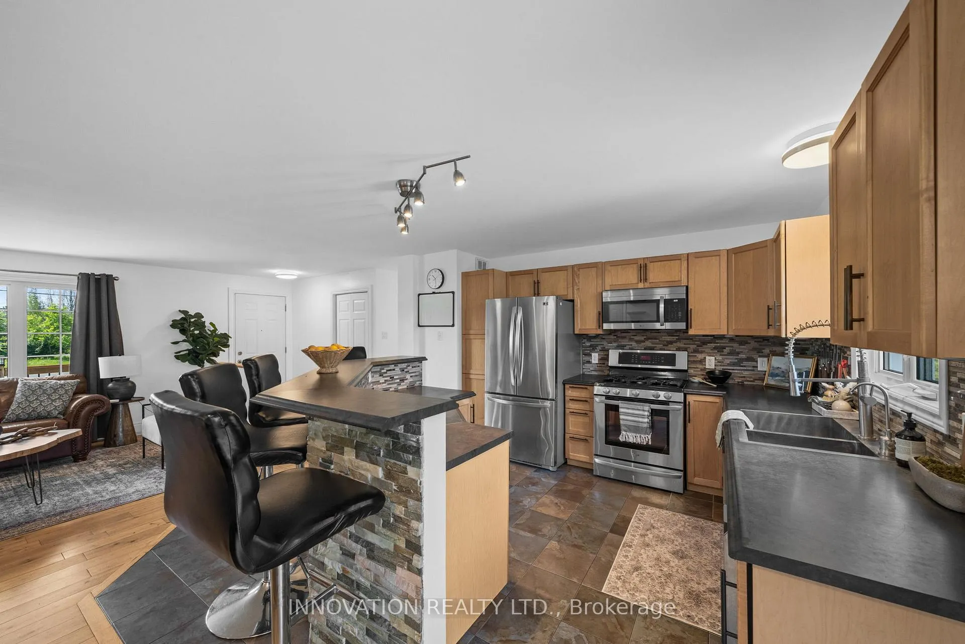 Photo 13 of 4044 Calbrent Way, Ottawa, Vernon — HOMEH