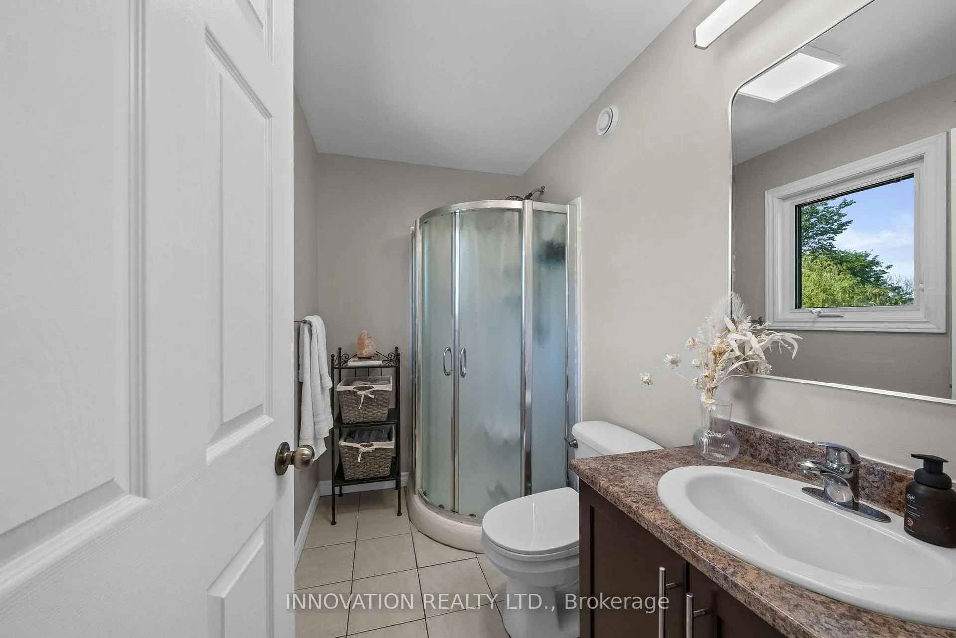 Photo 17 of 4044 Calbrent Way, Ottawa, Vernon — HOMEH
