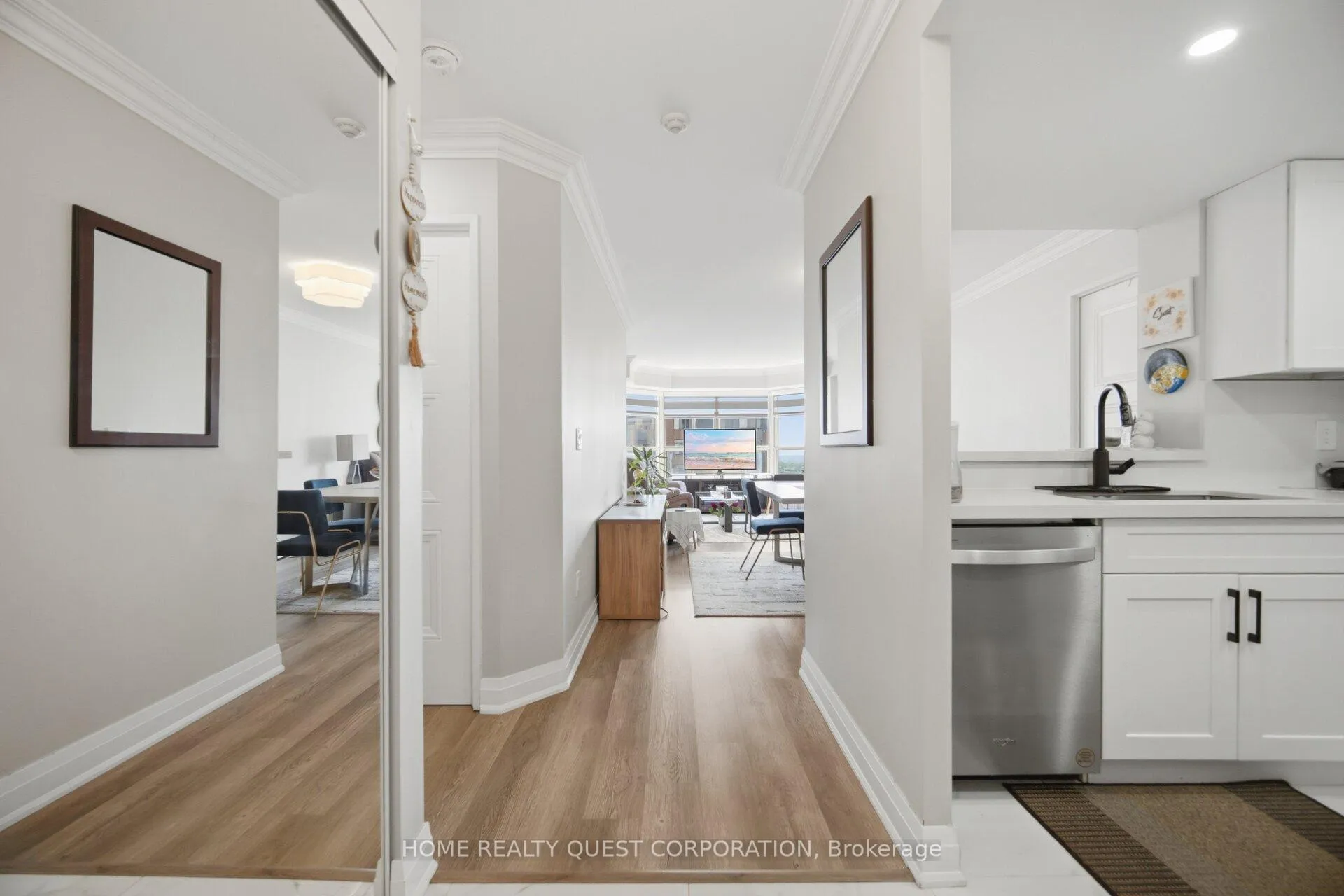 Photo 5 of Unit 1402, 325 Webb Drive, Mississauga, City Centre — HOMEH