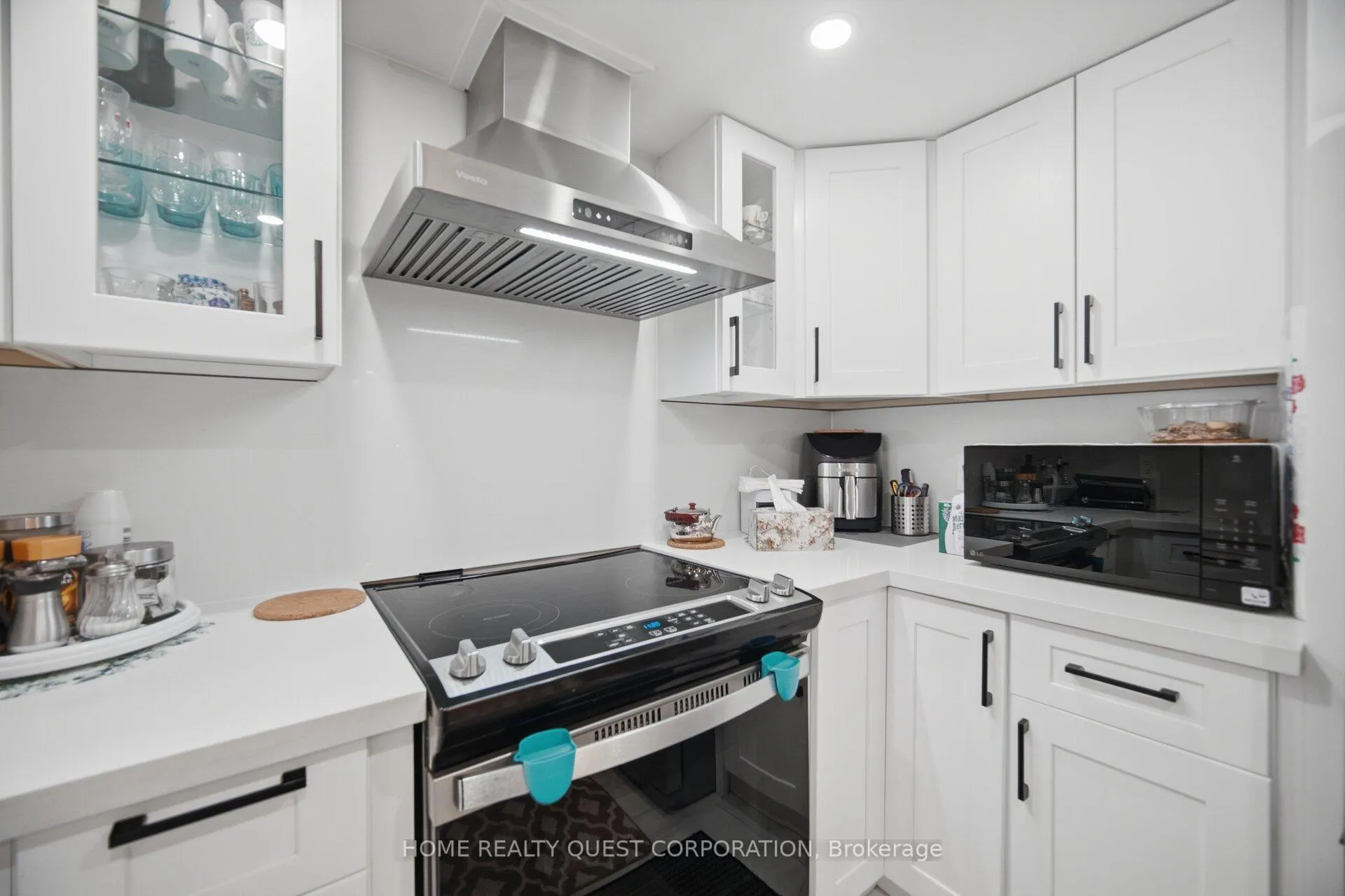 Photo 8 of Unit 1402, 325 Webb Drive, Mississauga, City Centre — HOMEH