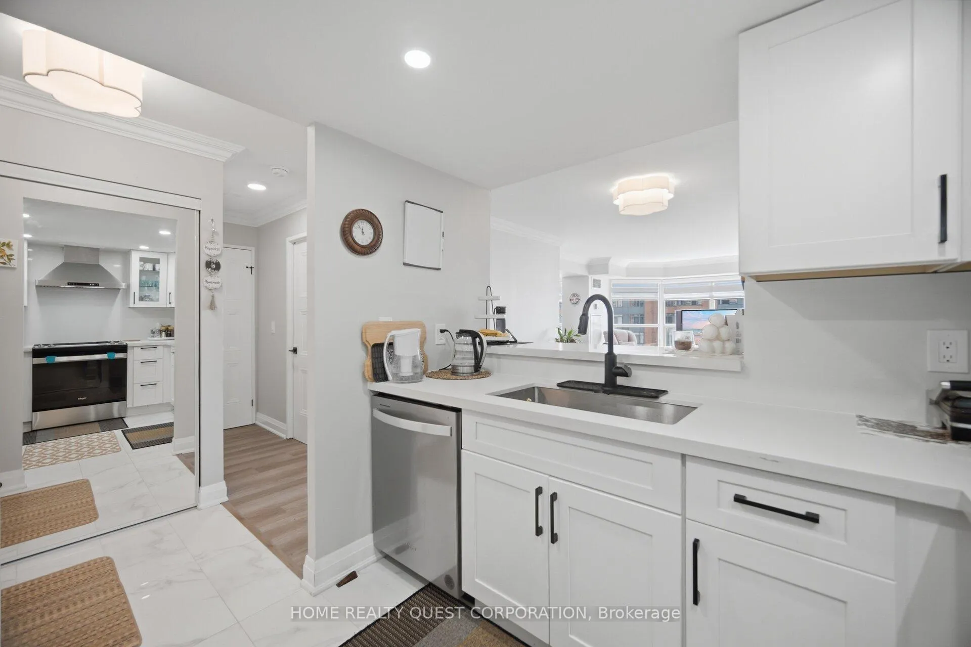 Photo 9 of Unit 1402, 325 Webb Drive, Mississauga, City Centre — HOMEH