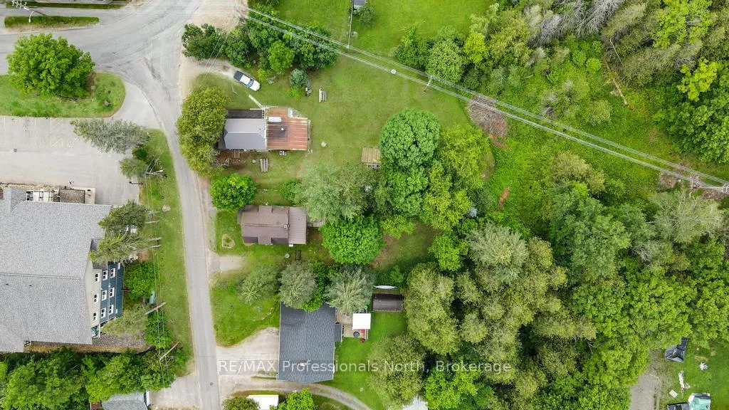 Photo 5 of 9 Lake Avenue, Dysart et al, Dysart — HOMEH