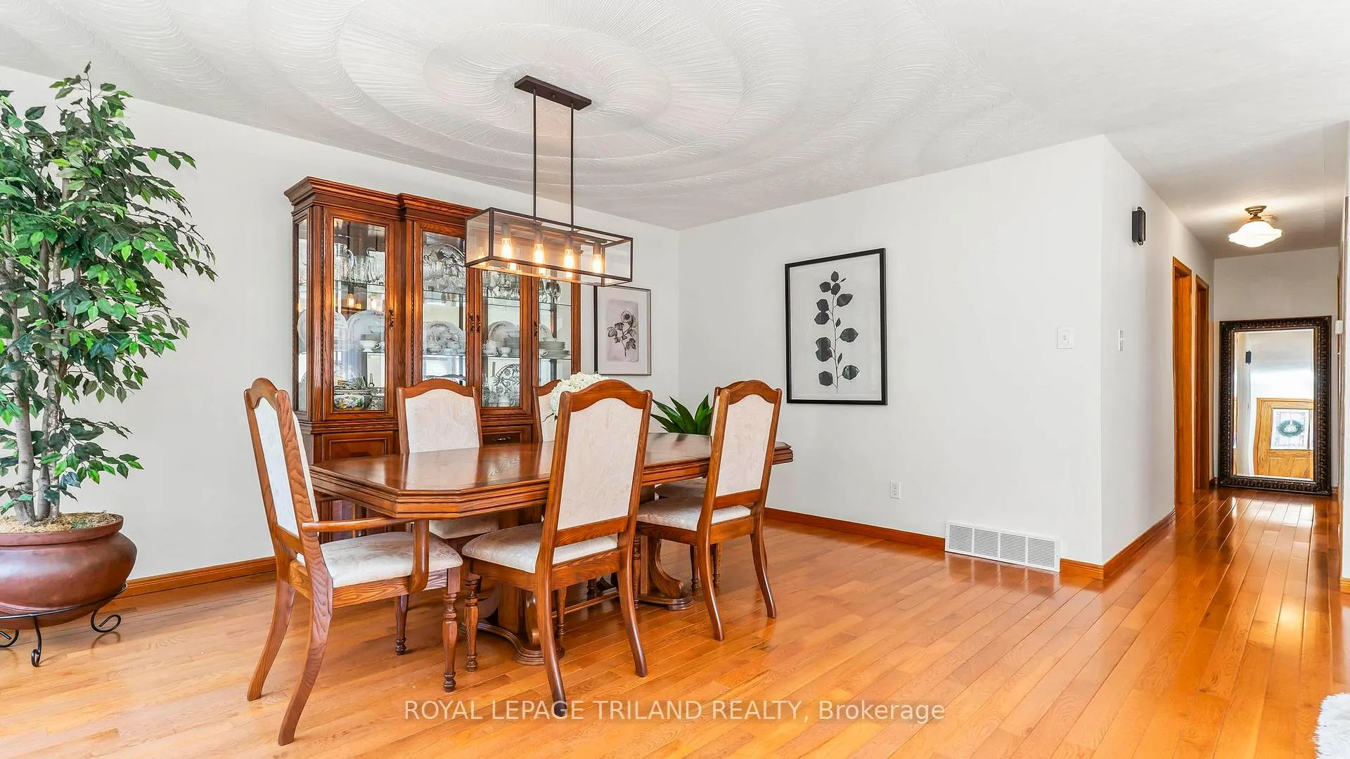 Photo 8 of 1695 Culver Drive, London, East H — HOMEH