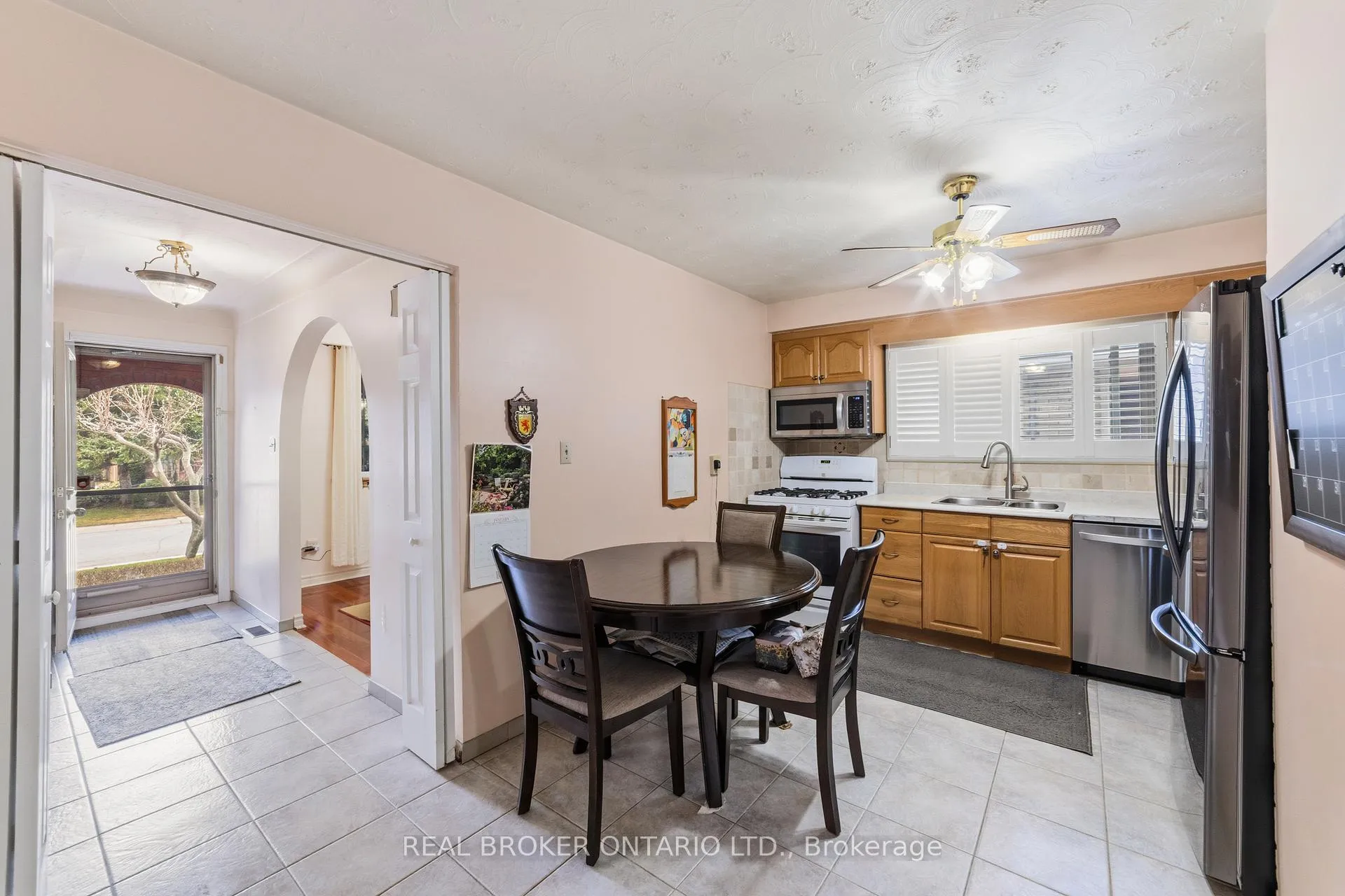 Photo 7 of 122 Green Cedar Drive, Hamilton, Gurnett — HOMEH