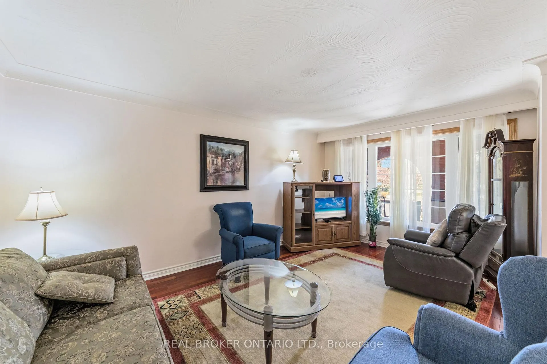 Photo 11 of 122 Green Cedar Drive, Hamilton, Gurnett — HOMEH