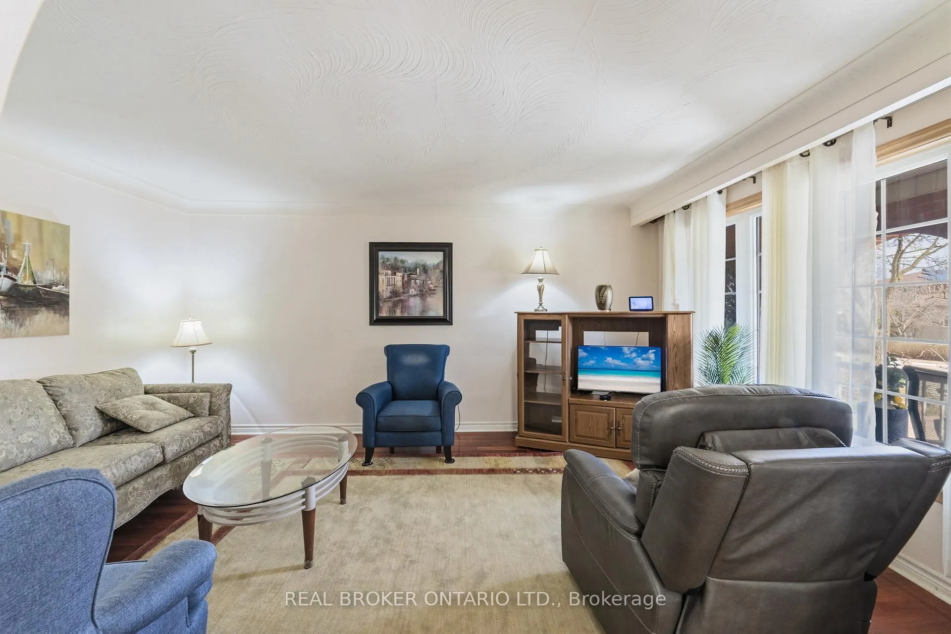 Photo 12 of 122 Green Cedar Drive, Hamilton, Gurnett — HOMEH