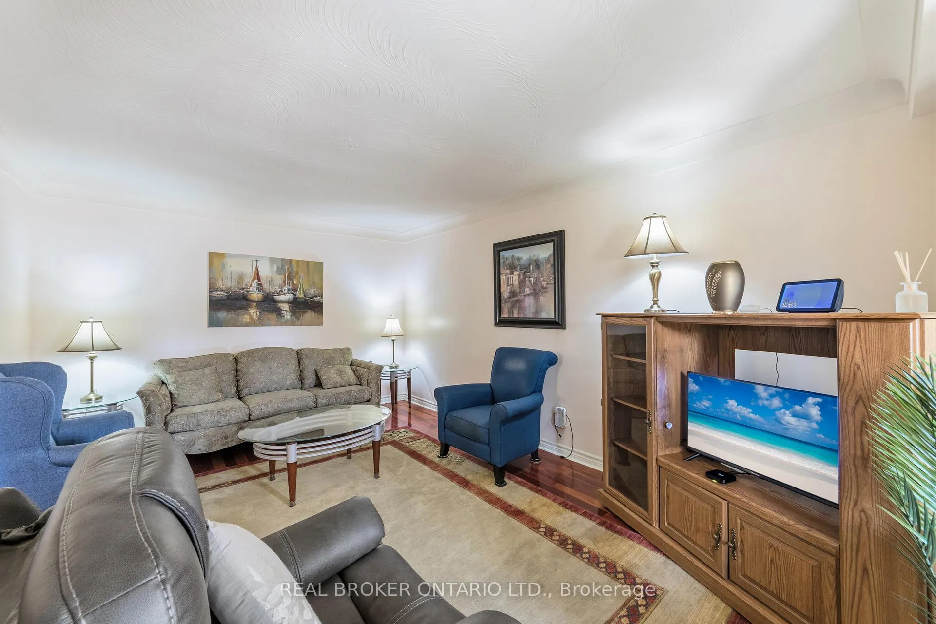 Photo 13 of 122 Green Cedar Drive, Hamilton, Gurnett — HOMEH