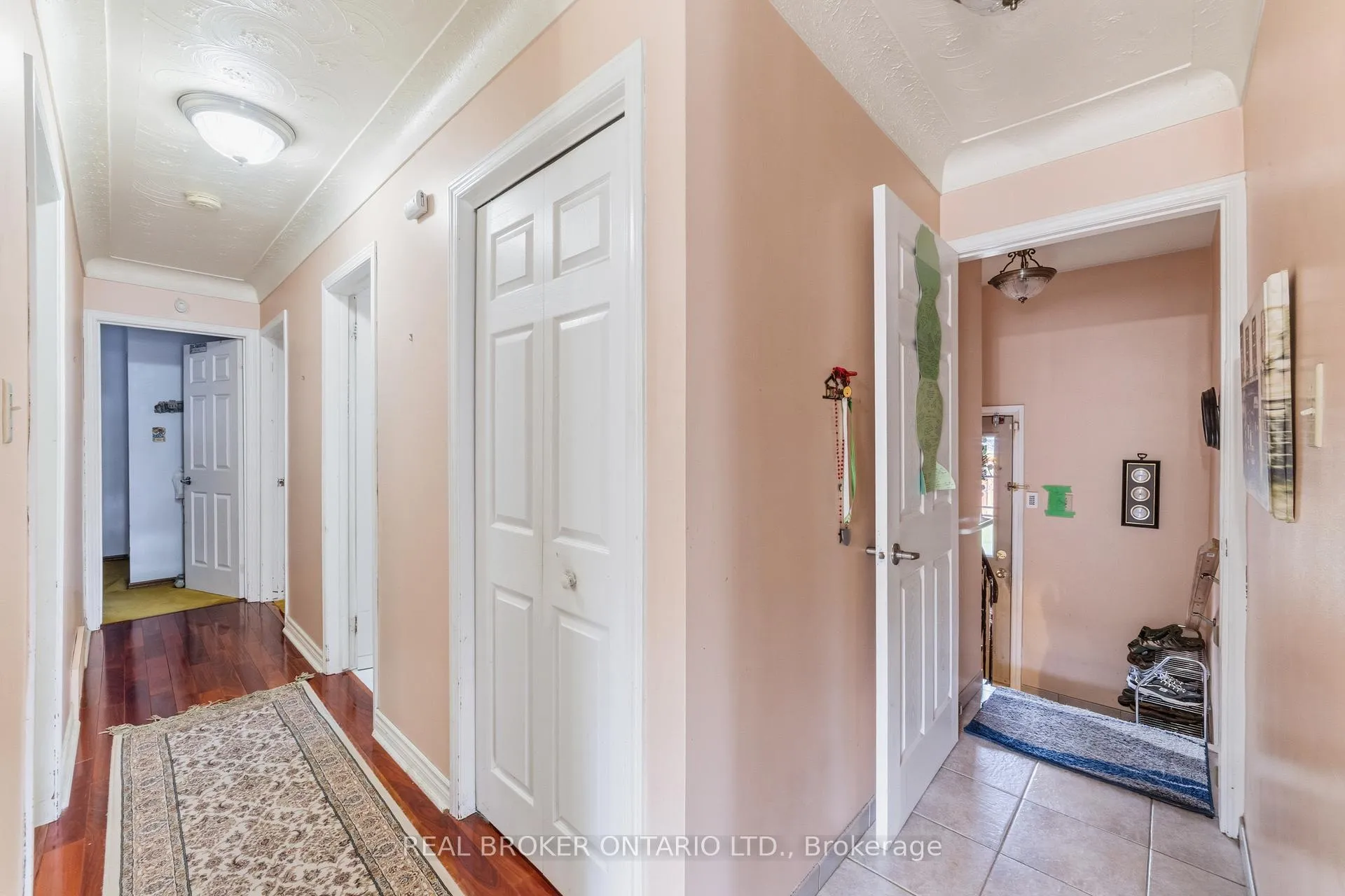 Photo 14 of 122 Green Cedar Drive, Hamilton, Gurnett — HOMEH