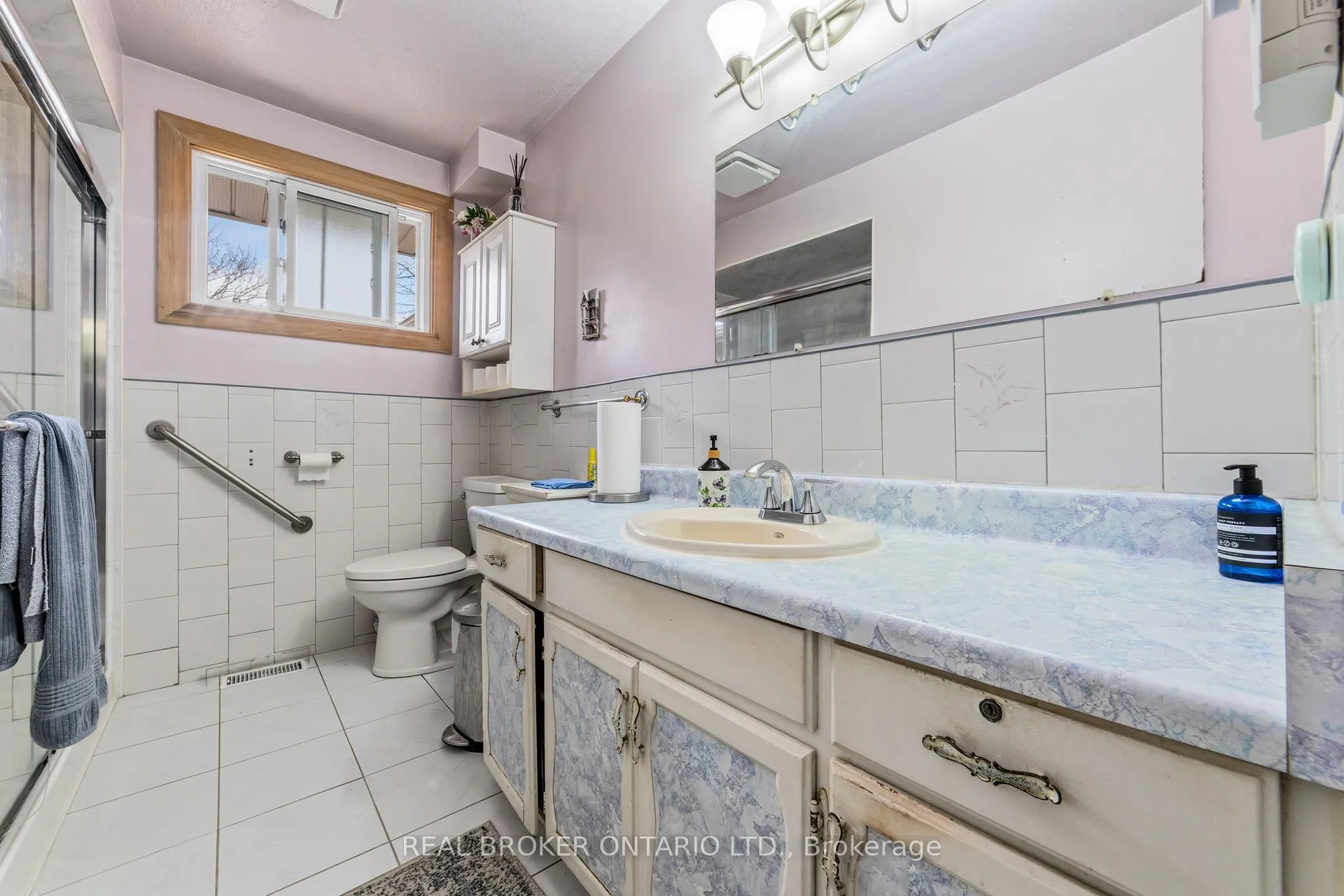 Photo 15 of 122 Green Cedar Drive, Hamilton, Gurnett — HOMEH