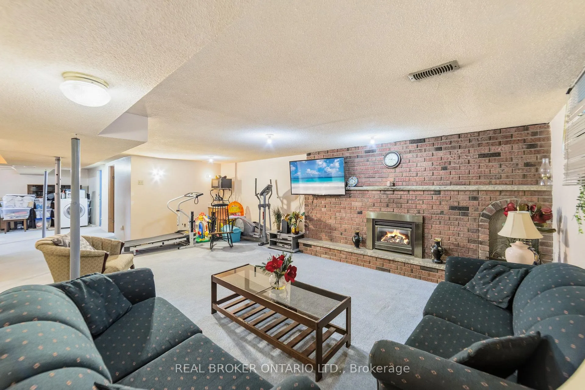 Photo 20 of 122 Green Cedar Drive, Hamilton, Gurnett — HOMEH