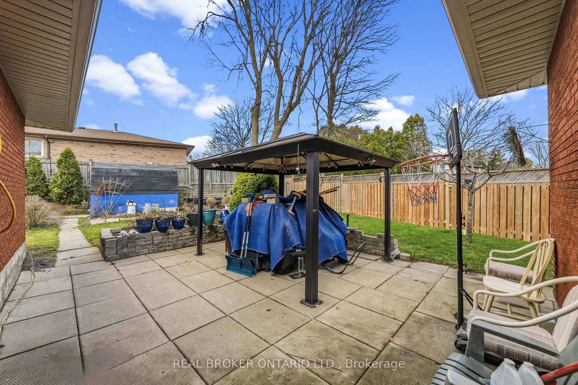 Photo 21 of 122 Green Cedar Drive, Hamilton, Gurnett — HOMEH