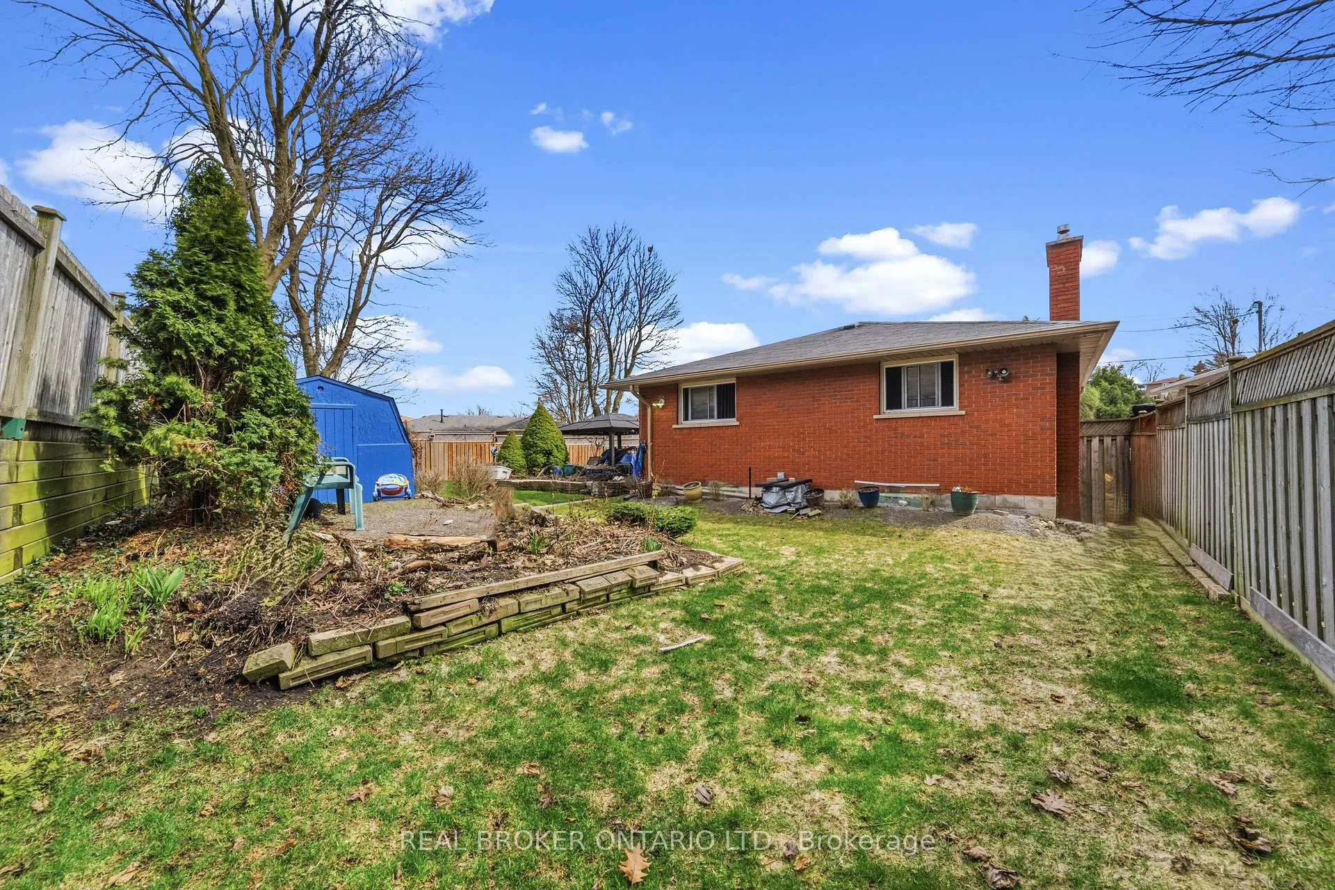 Photo 24 of 122 Green Cedar Drive, Hamilton, Gurnett — HOMEH