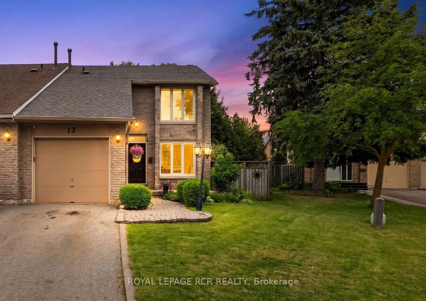 Photo 2 of 12 Macassa Court, Brampton, Heart Lake West — HOMEH