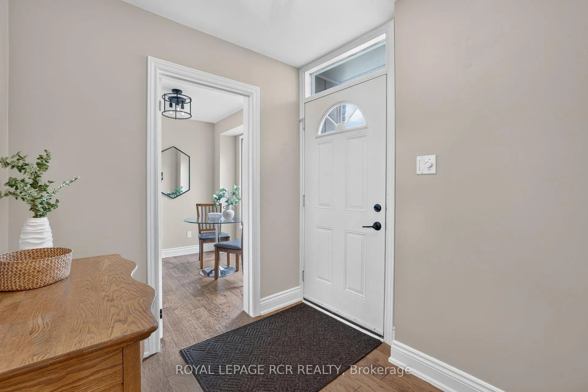 Photo 4 of 12 Macassa Court, Brampton, Heart Lake West — HOMEH