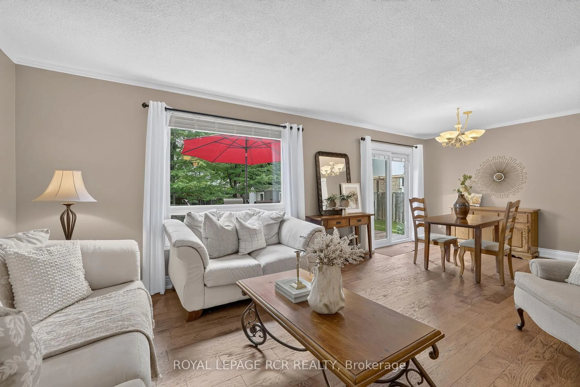 Photo 10 of 12 Macassa Court, Brampton, Heart Lake West — HOMEH
