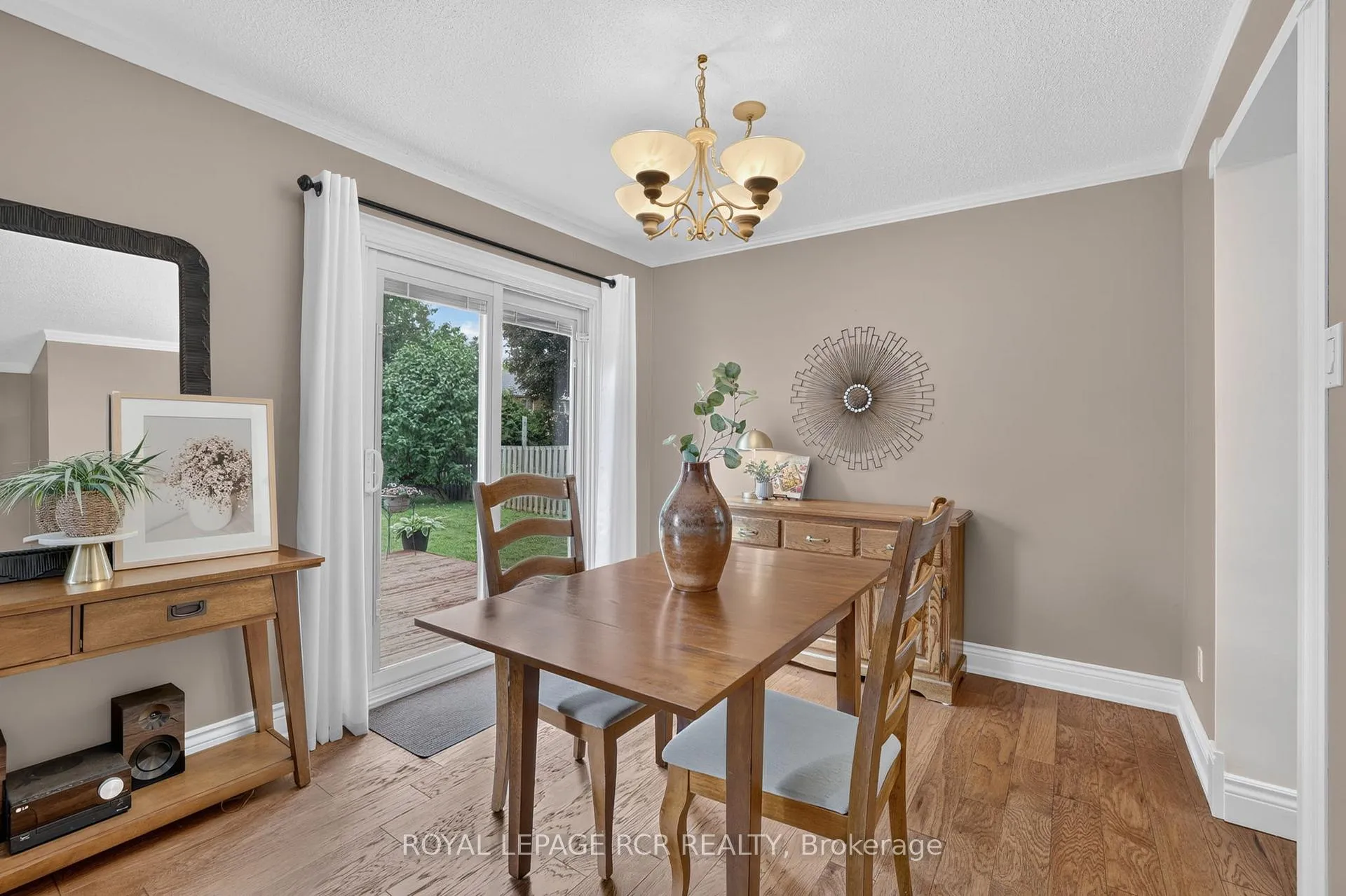 Photo 13 of 12 Macassa Court, Brampton, Heart Lake West — HOMEH