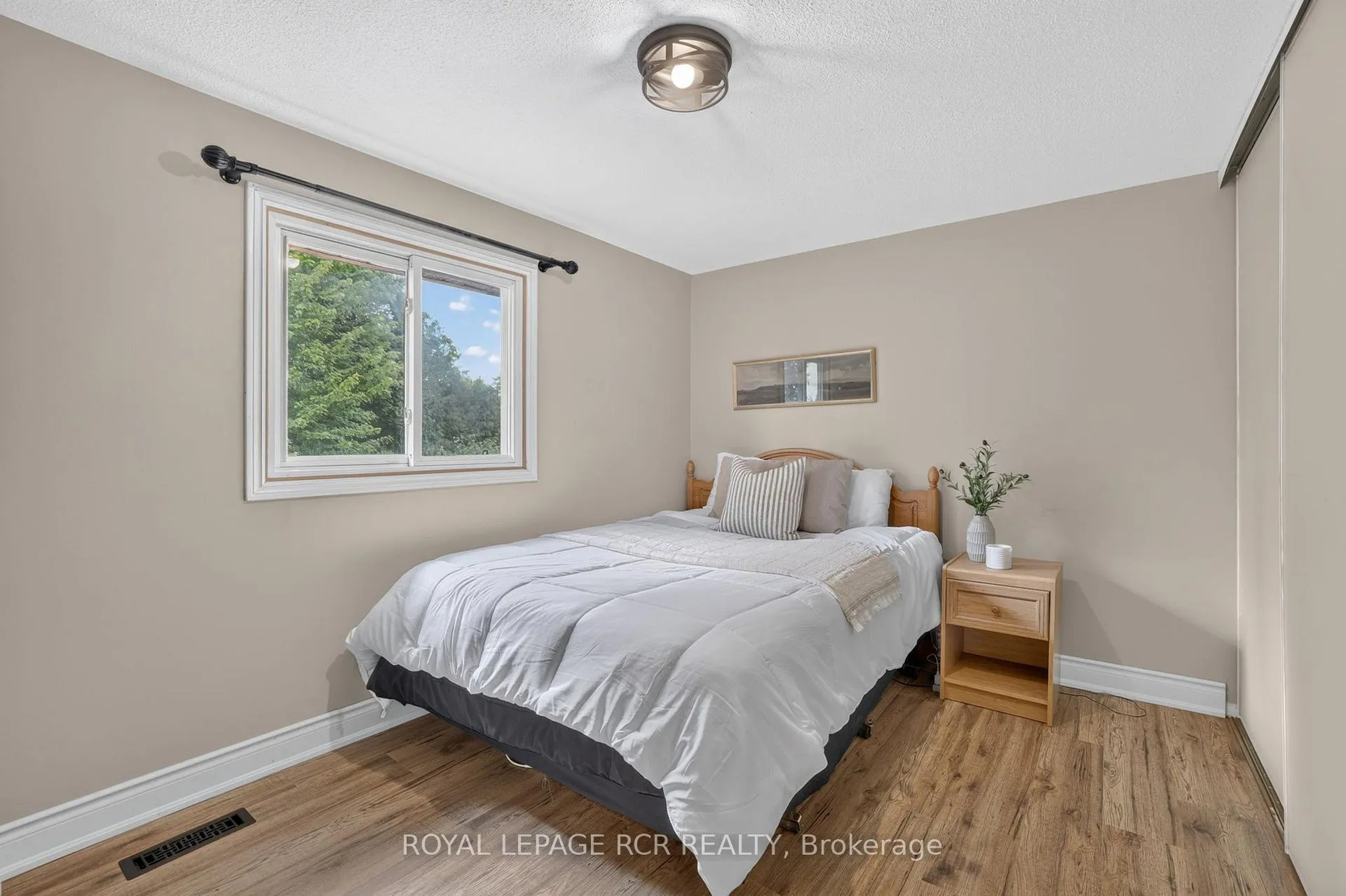 Photo 24 of 12 Macassa Court, Brampton, Heart Lake West — HOMEH