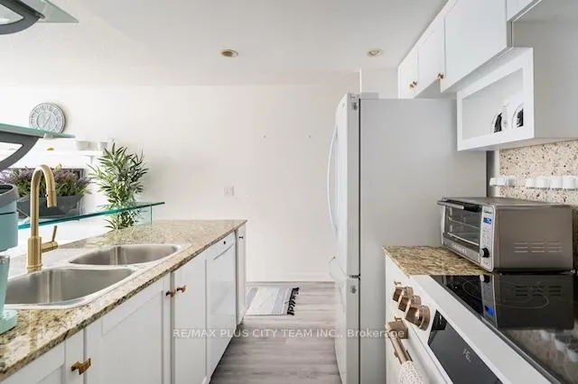 Photo 3 of Unit 1608, 208 Queens Quay W, Toronto, Waterfront Communities — HOMEH