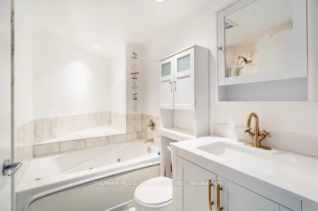 Photo 6 of Unit 1608, 208 Queens Quay W, Toronto, Waterfront Communities — HOMEH