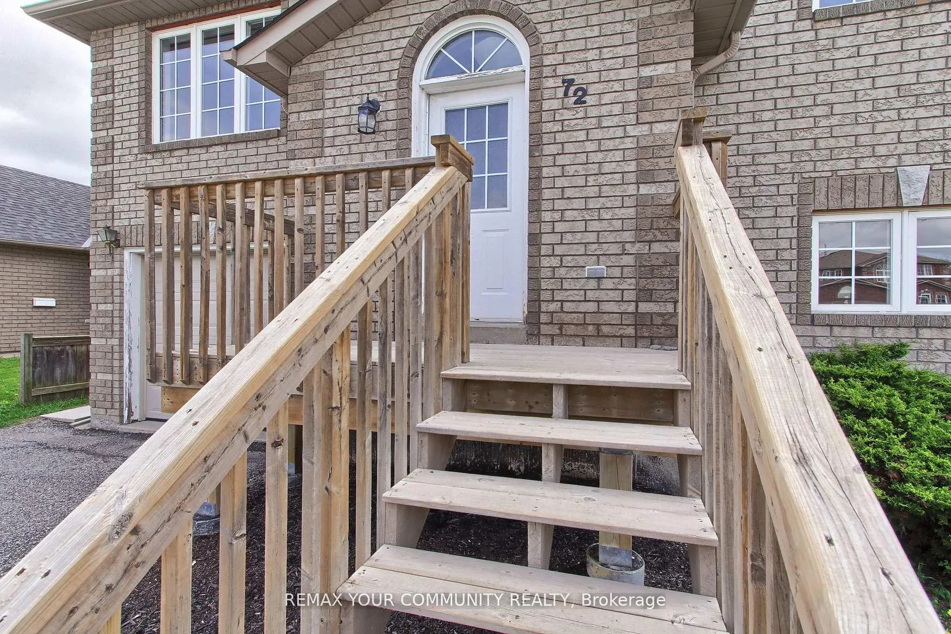 Photo 2 of Unit Main, 72 Ambler Bay, Barrie, Georgian Drive — HOMEH