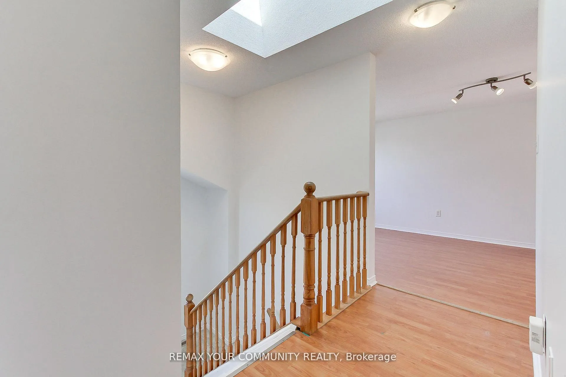Photo 4 of Unit Main, 72 Ambler Bay, Barrie, Georgian Drive — HOMEH