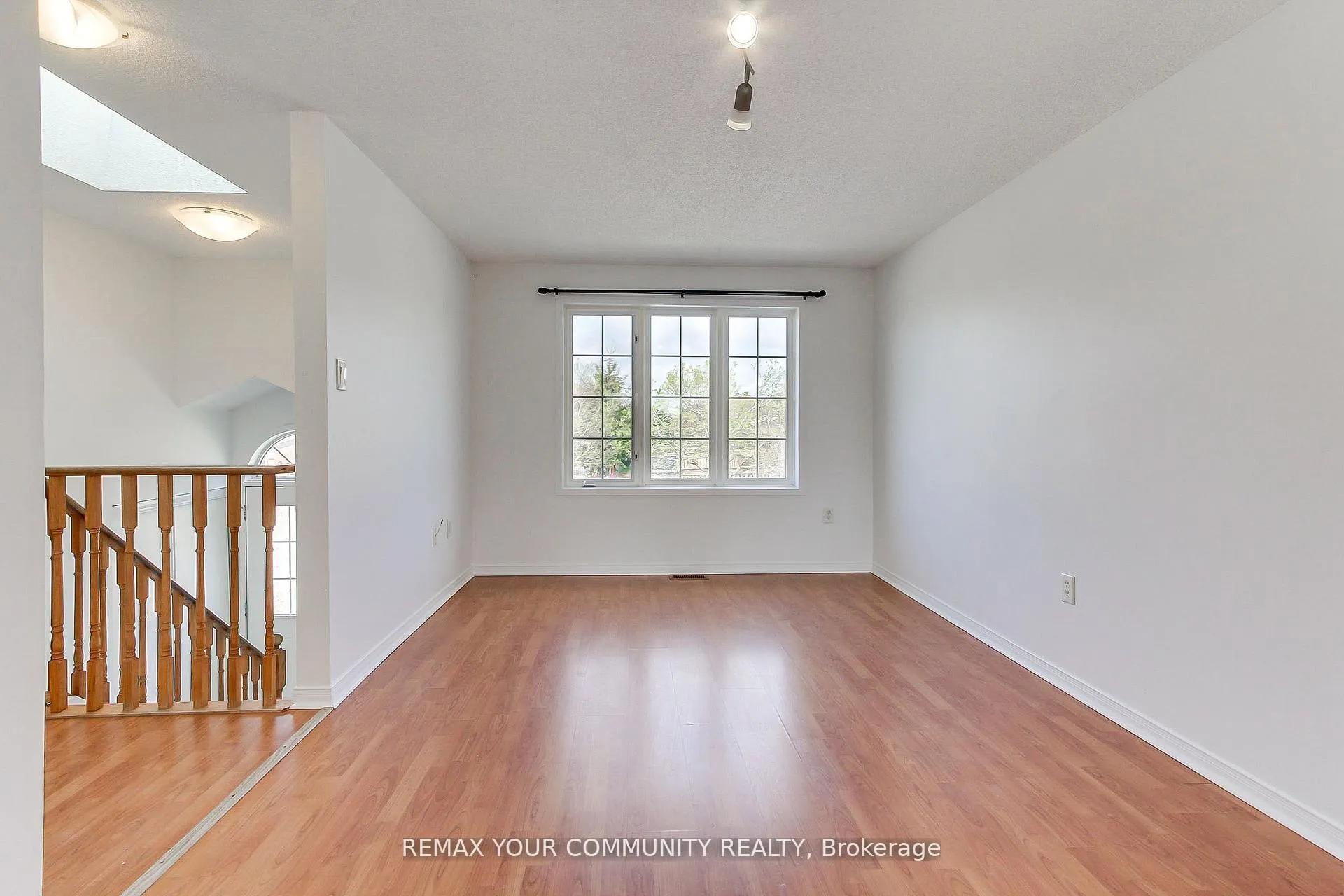 Photo 5 of Unit Main, 72 Ambler Bay, Barrie, Georgian Drive — HOMEH