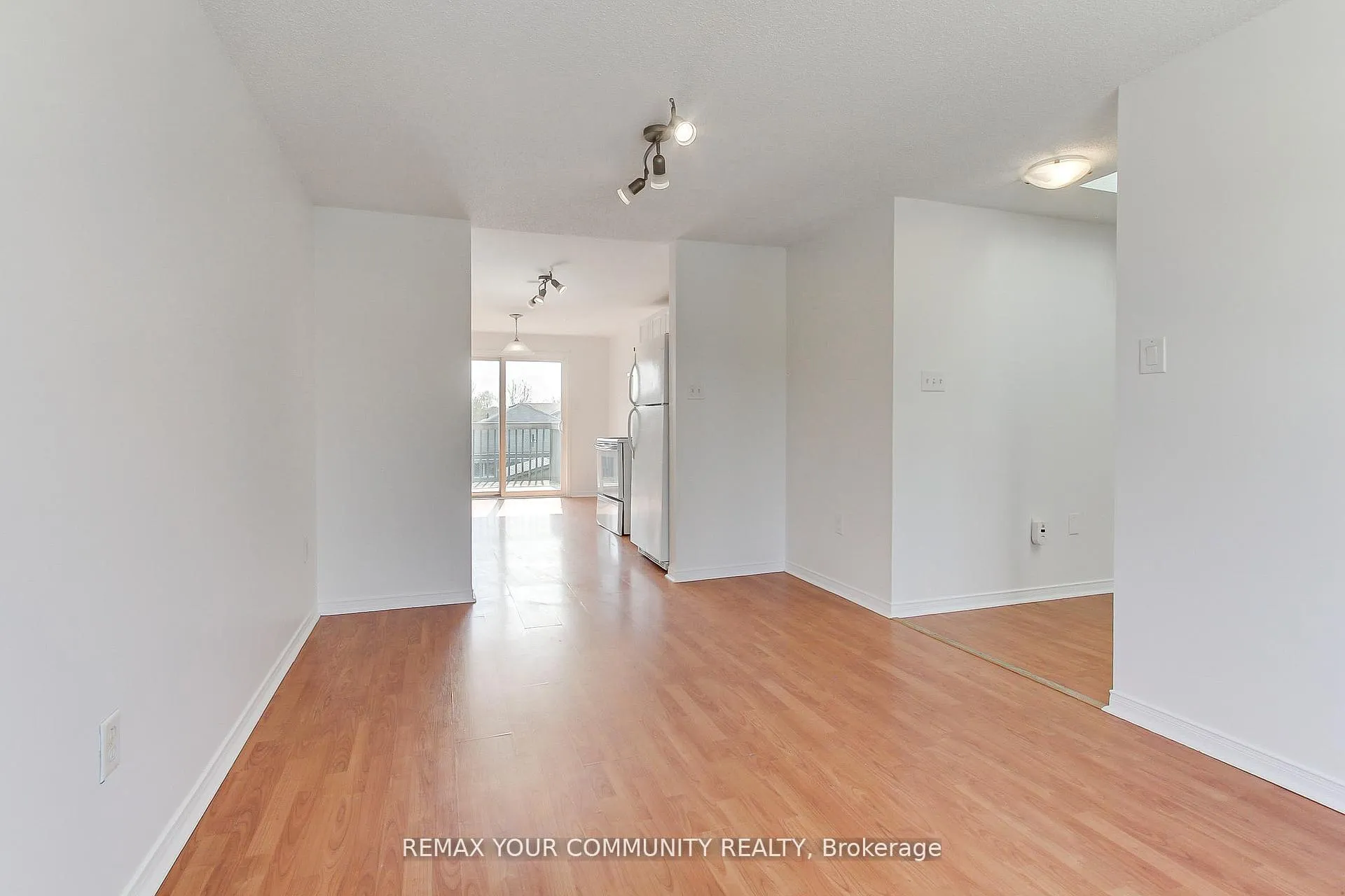 Photo 7 of Unit Main, 72 Ambler Bay, Barrie, Georgian Drive — HOMEH