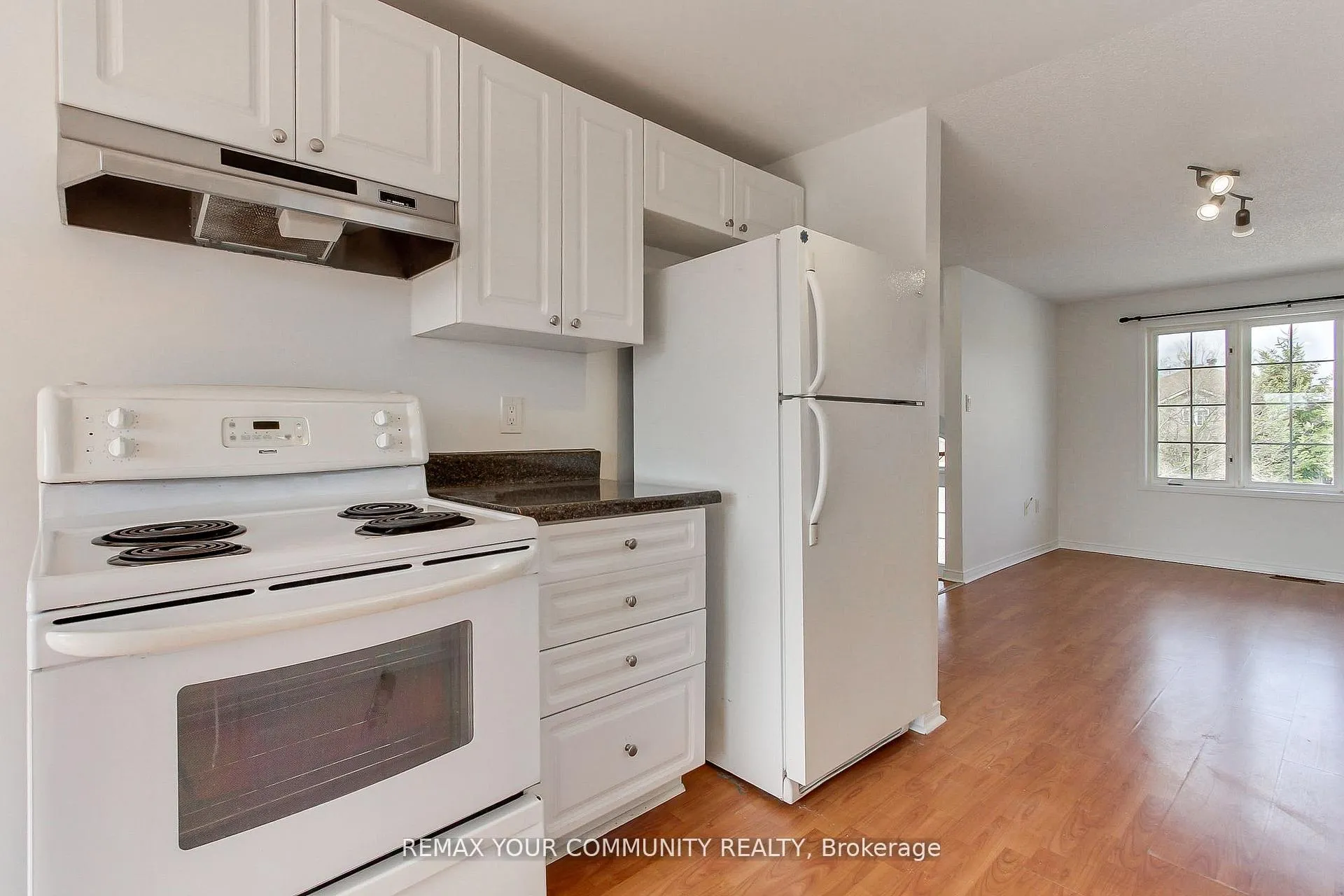 Photo 11 of Unit Main, 72 Ambler Bay, Barrie, Georgian Drive — HOMEH