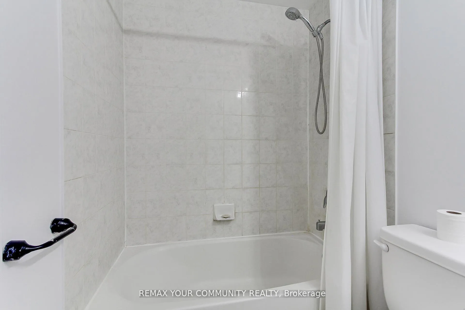 Photo 22 of Unit Main, 72 Ambler Bay, Barrie, Georgian Drive — HOMEH