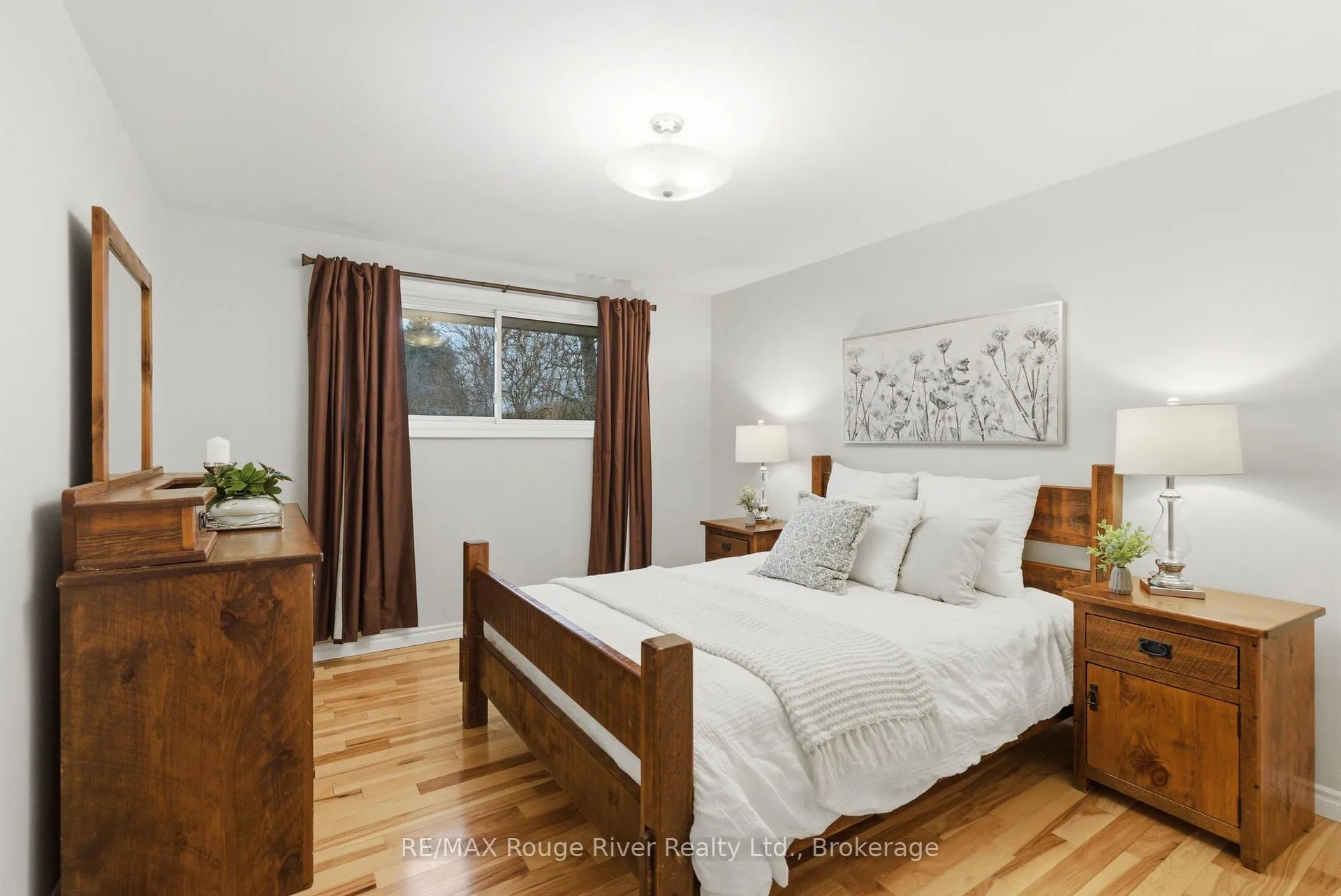 Photo 17 of 98 Applewood Crescent, Whitby, Blue Grass Meadows — HOMEH