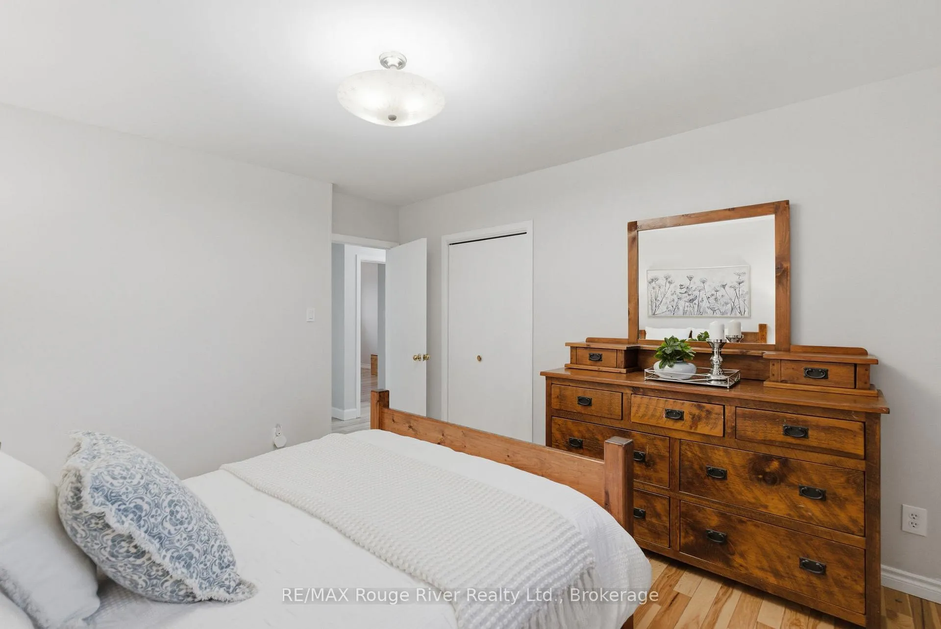 Photo 19 of 98 Applewood Crescent, Whitby, Blue Grass Meadows — HOMEH