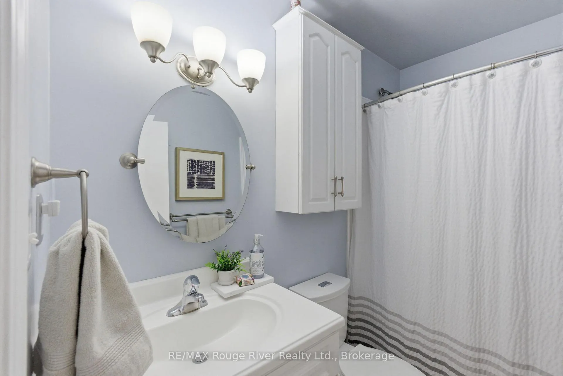 Photo 20 of 98 Applewood Crescent, Whitby, Blue Grass Meadows — HOMEH