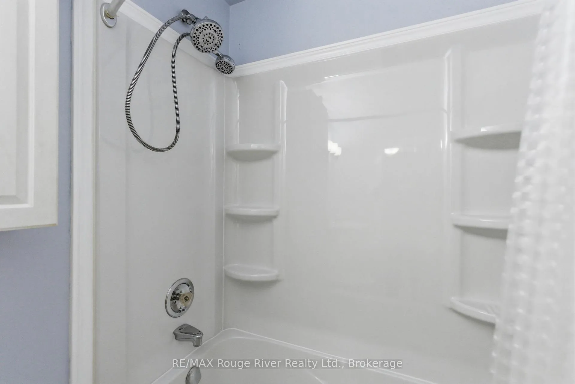 Photo 21 of 98 Applewood Crescent, Whitby, Blue Grass Meadows — HOMEH