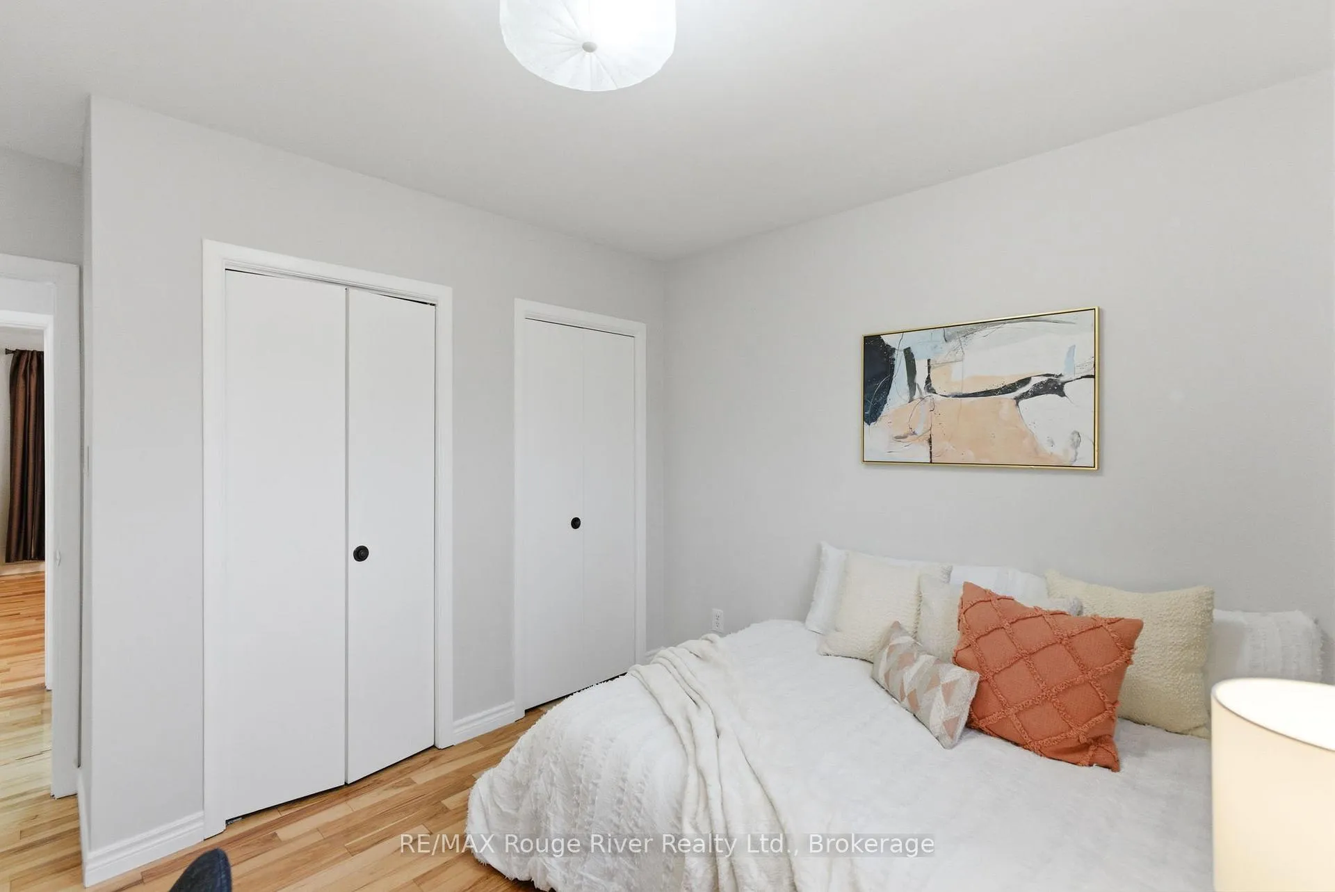 Photo 23 of 98 Applewood Crescent, Whitby, Blue Grass Meadows — HOMEH