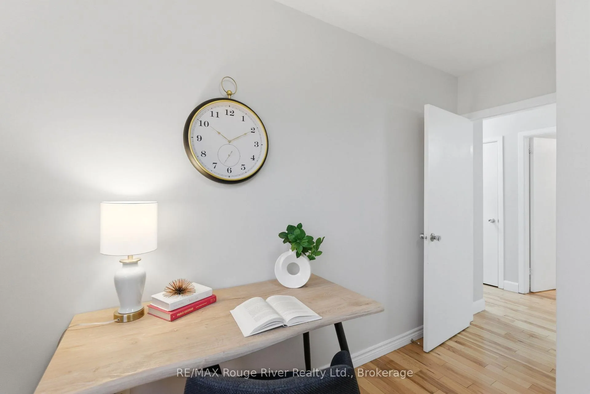 Photo 24 of 98 Applewood Crescent, Whitby, Blue Grass Meadows — HOMEH