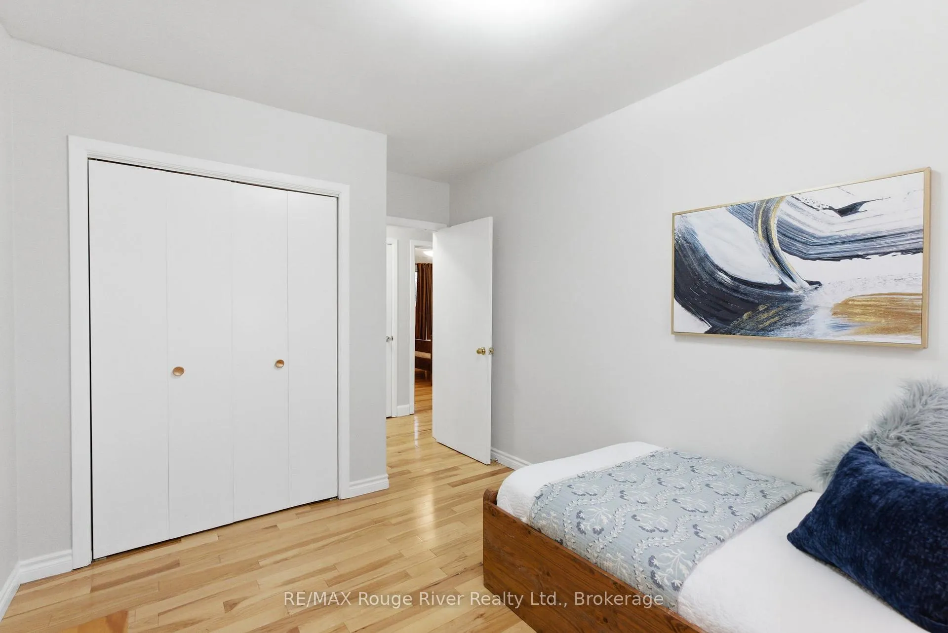Photo 27 of 98 Applewood Crescent, Whitby, Blue Grass Meadows — HOMEH