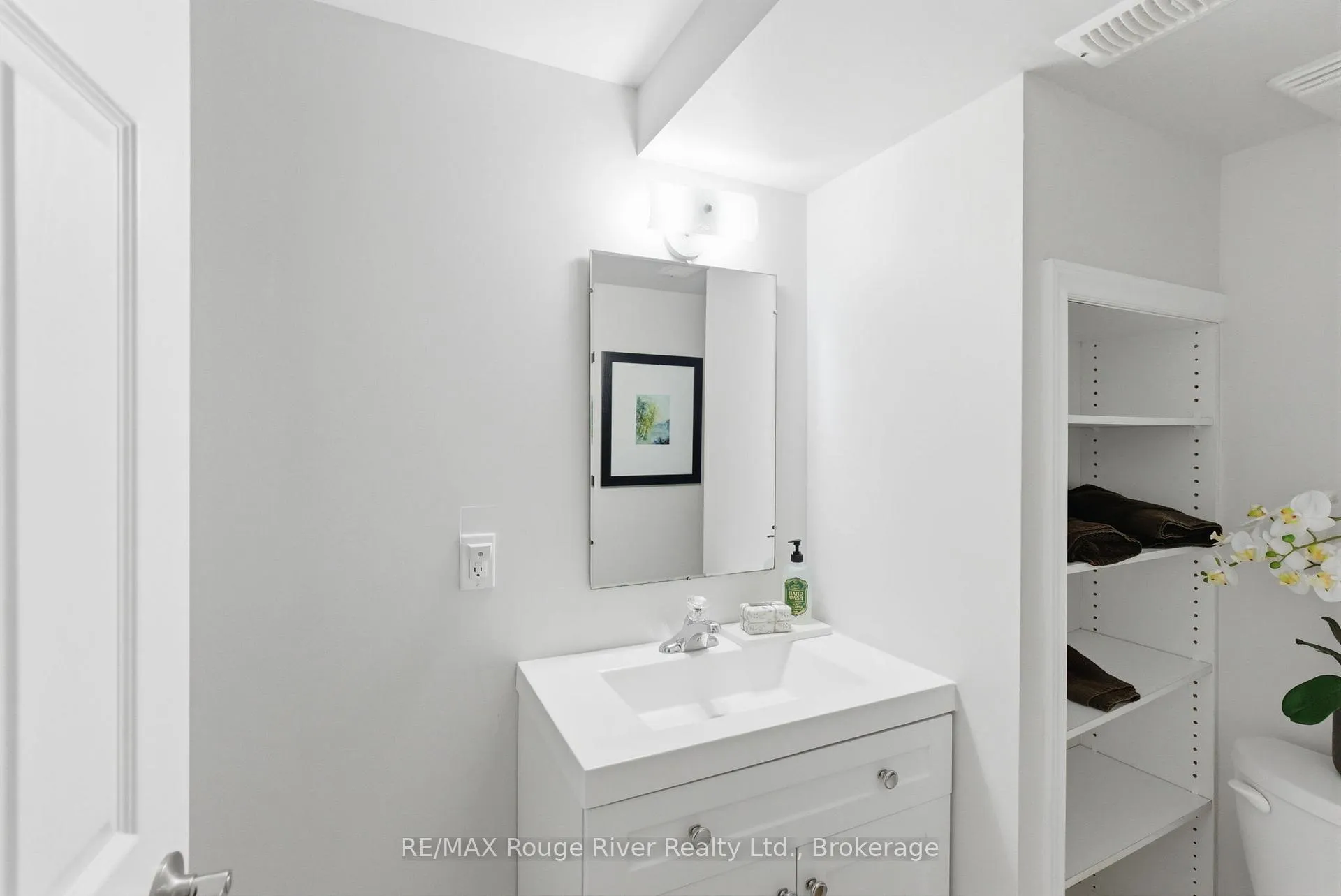 Photo 31 of 98 Applewood Crescent, Whitby, Blue Grass Meadows — HOMEH