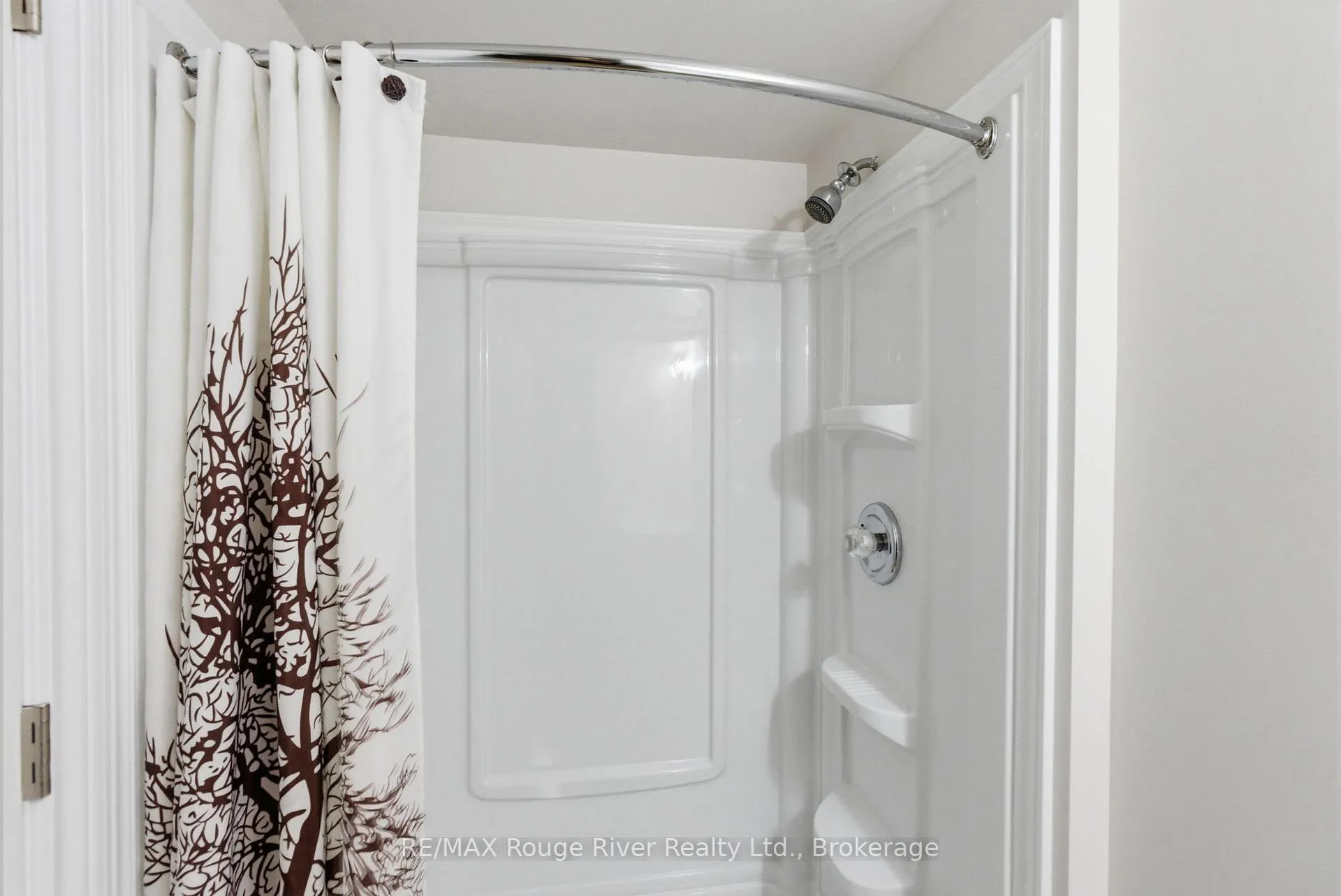 Photo 32 of 98 Applewood Crescent, Whitby, Blue Grass Meadows — HOMEH