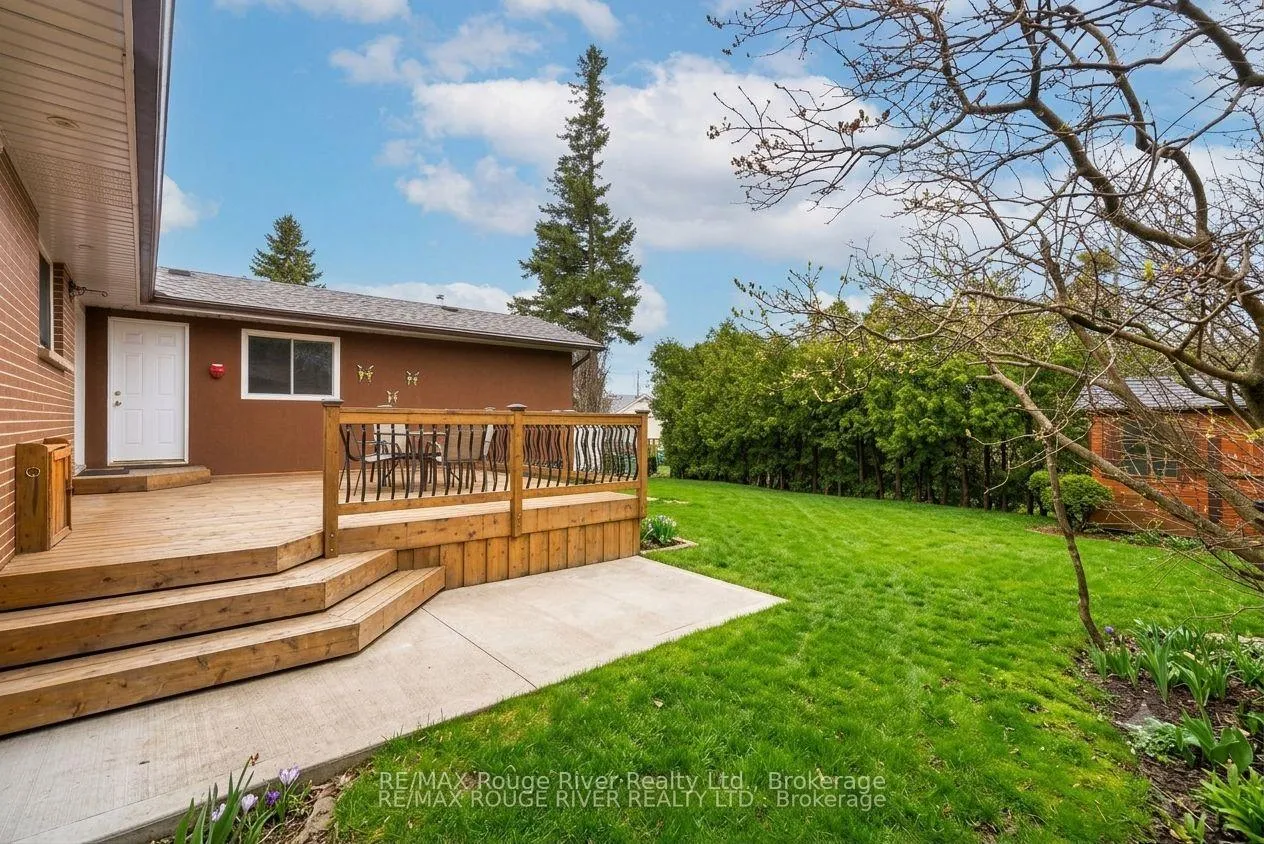 Photo 36 of 98 Applewood Crescent, Whitby, Blue Grass Meadows — HOMEH