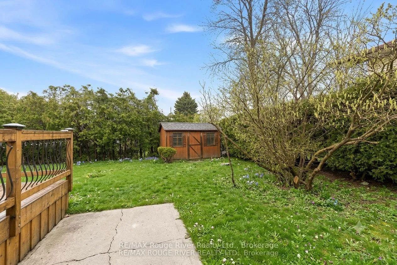 Photo 37 of 98 Applewood Crescent, Whitby, Blue Grass Meadows — HOMEH