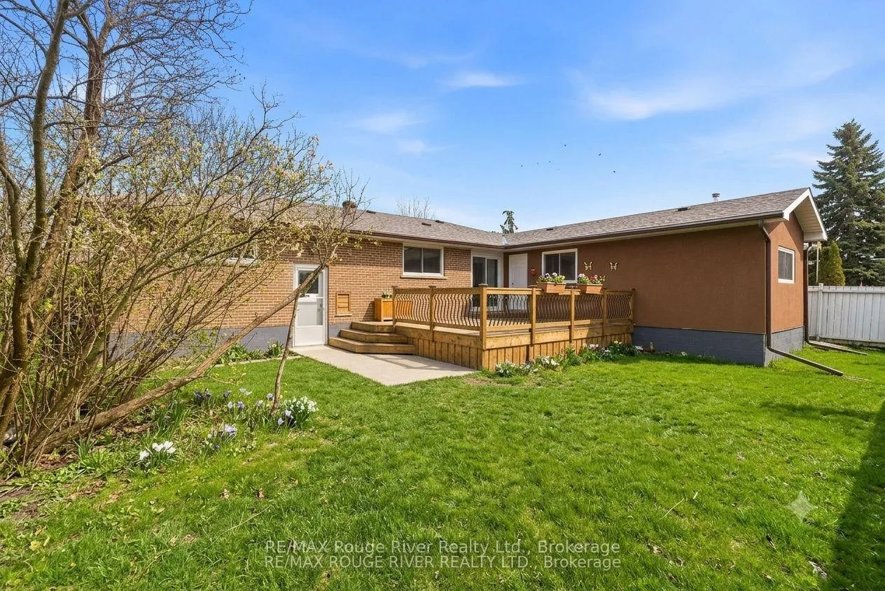 Photo 38 of 98 Applewood Crescent, Whitby, Blue Grass Meadows — HOMEH